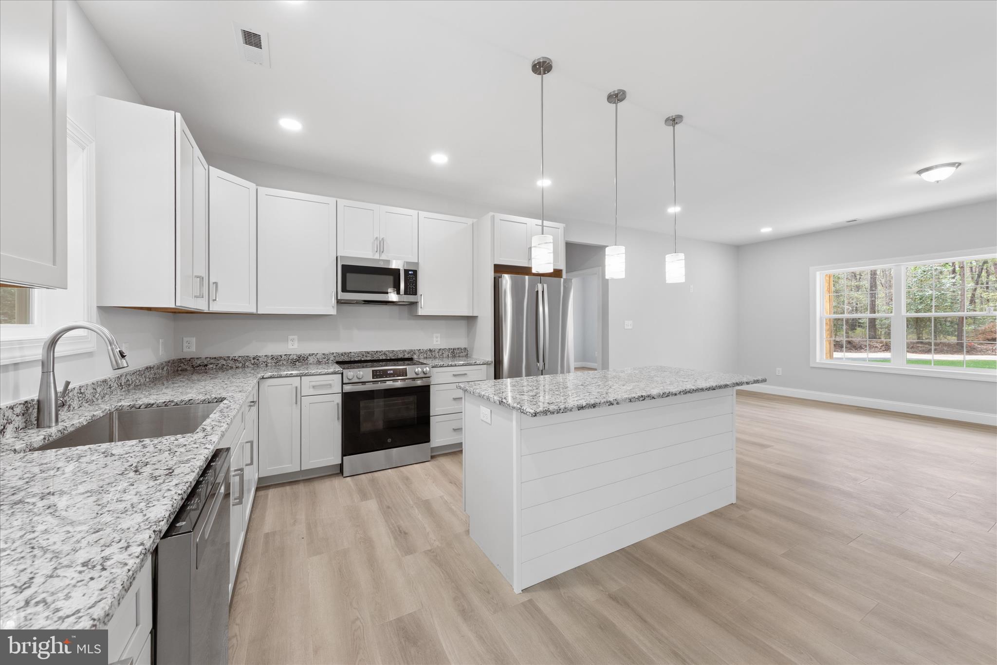 PINE LAKE - Residential