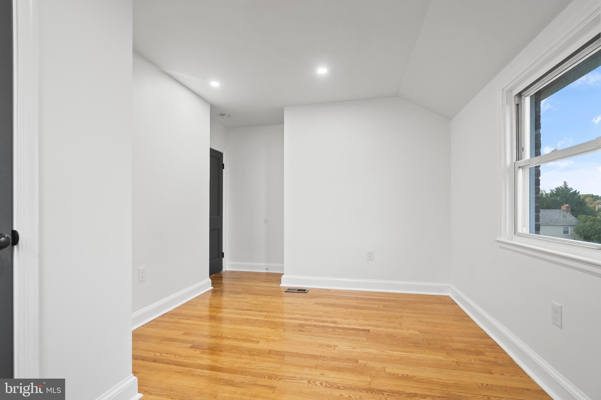 EDNOR GARDENS - LAKESIDE - Residential