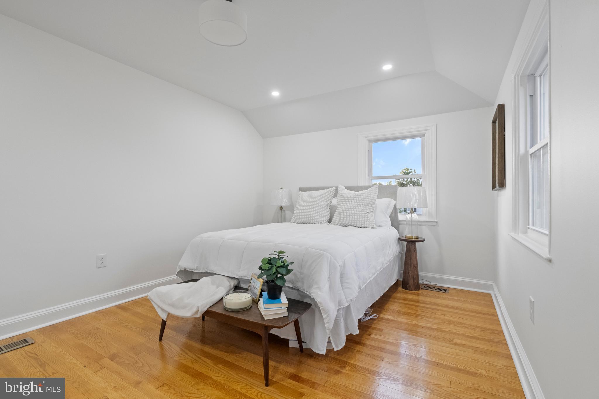 EDNOR GARDENS - LAKESIDE - Residential