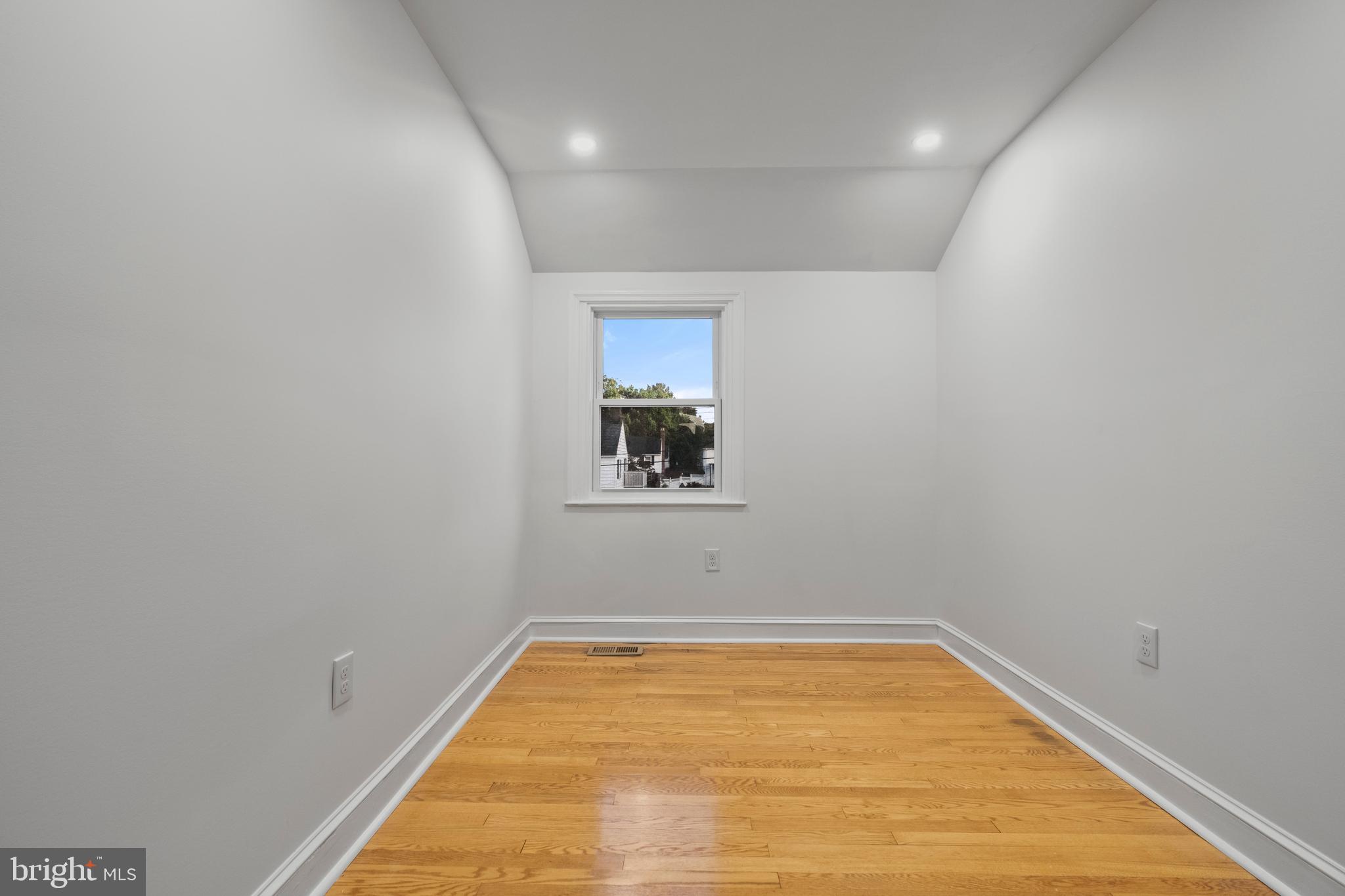 EDNOR GARDENS - LAKESIDE - Residential