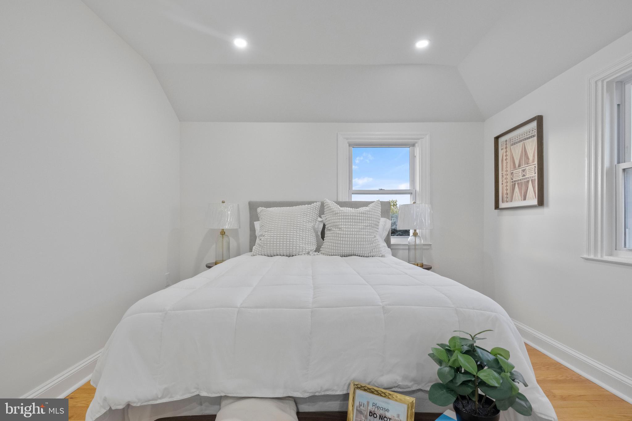 EDNOR GARDENS - LAKESIDE - Residential