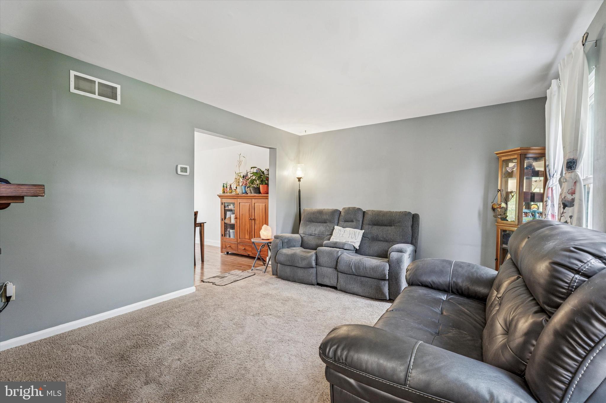 2586 DONALD DRIVE