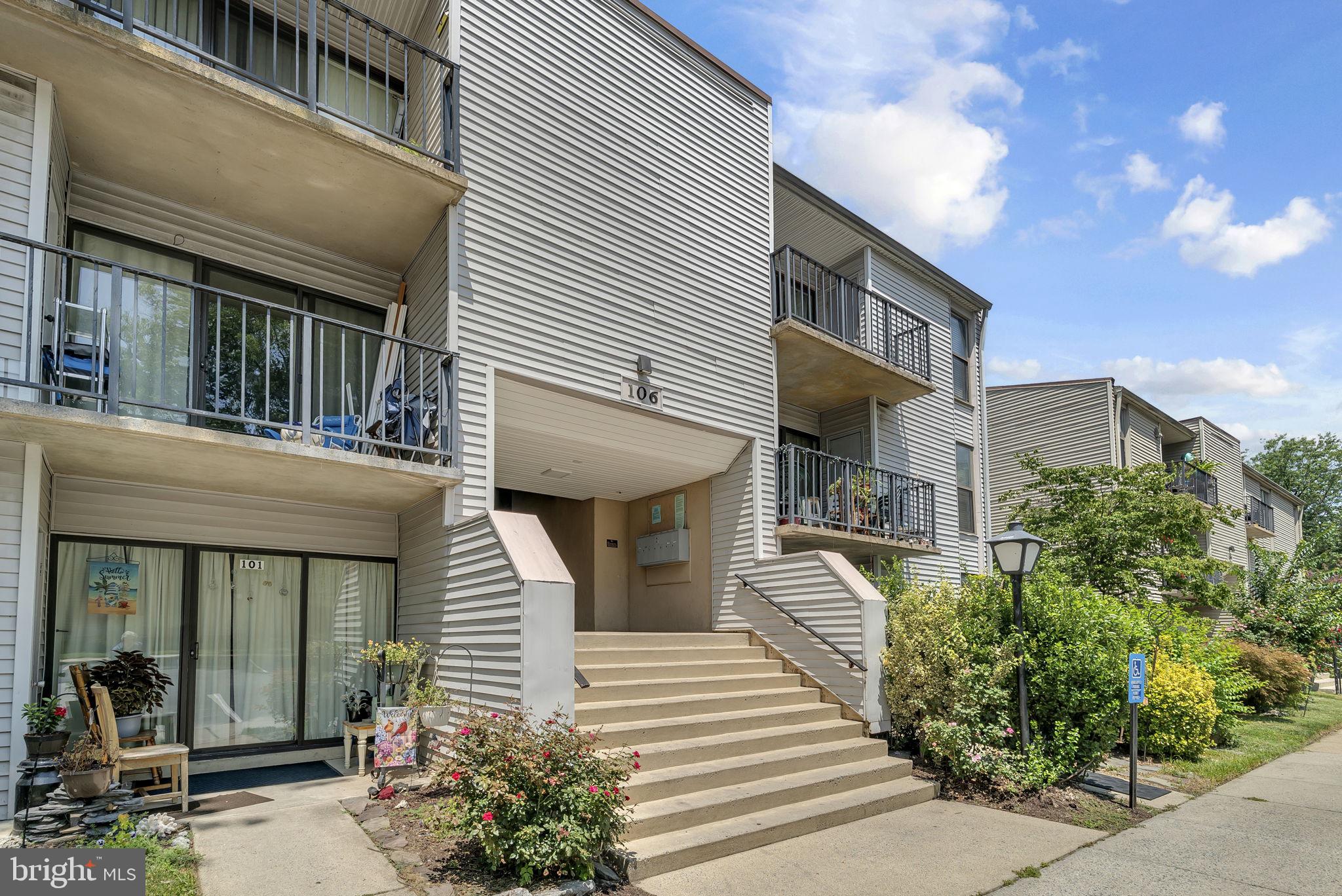 PRICE IMPROVEMENT!
INVESTORS WELCOMED!
Move in ready. New gas range, hood fan, and refrigerator.
Spacious master bedroom with a walk in closet. A wood-burning fireplace. Den space can be a
personal office, workout room, flex space, or extra storage. Parking and utilities are included in Condo fee.
Low maintenance. The Community center features an outdoor pool and tennis courts.
Laundry is in building. Convenient to shopping, entertainment, restaurants, public transportation, schools, and major highways.