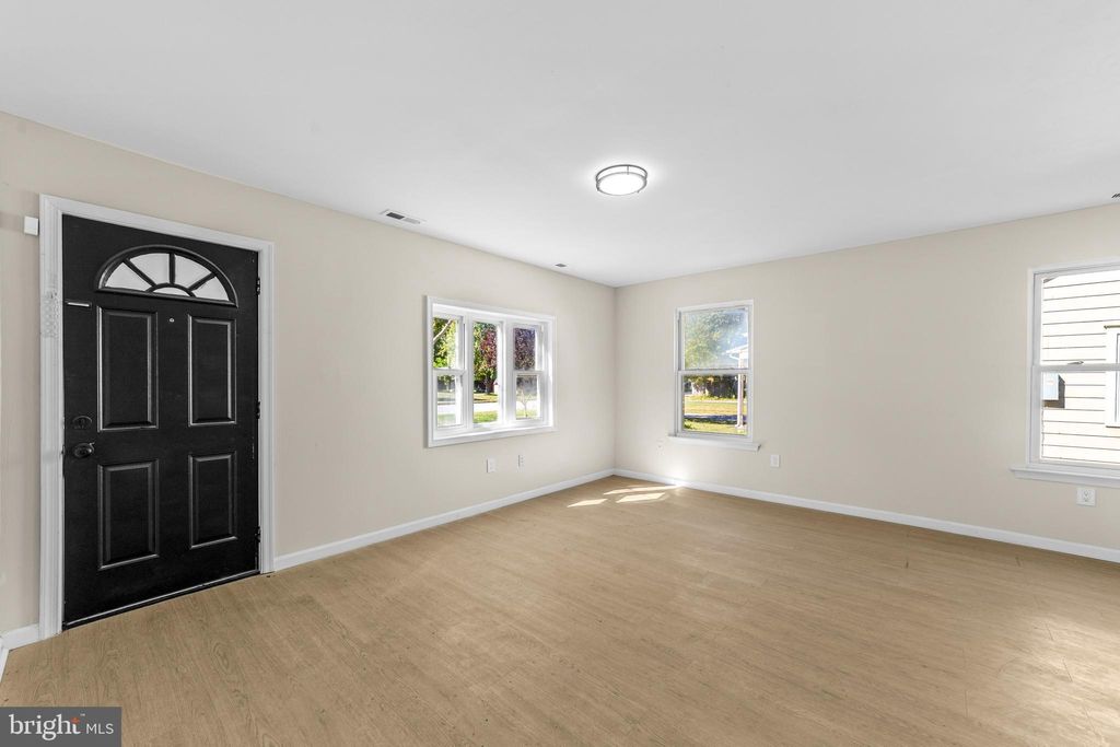 Photo of 33 Pinewood Avenue, CARNEYS POINT, NJ 08069 (MLS # NJSA2016754)