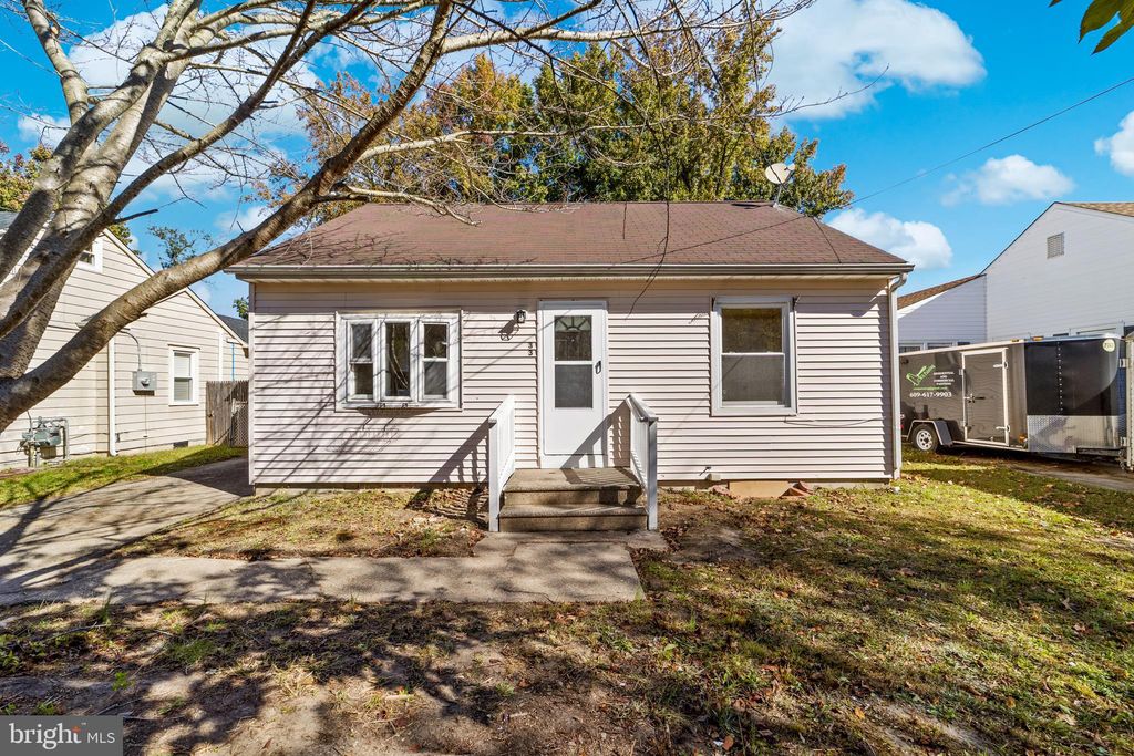 Photo of 33 Pinewood Avenue, CARNEYS POINT, NJ 08069 (MLS # NJSA2016754)