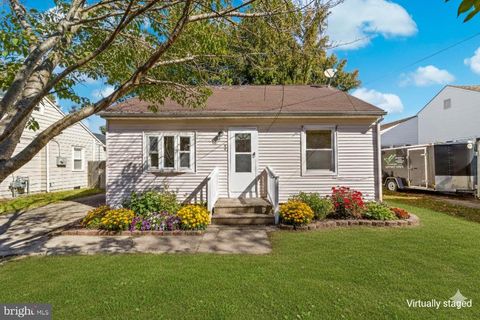 Homes For Sale - 33 Pinewood Avenue<br/> CARNEYS POINT, NJ 08069