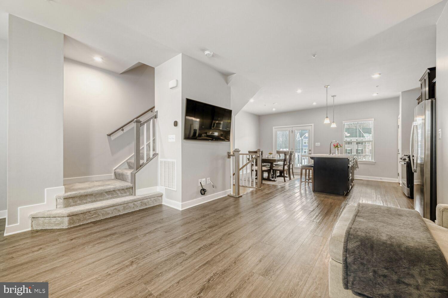 JAMES RUN TOWNHOMES - Residential