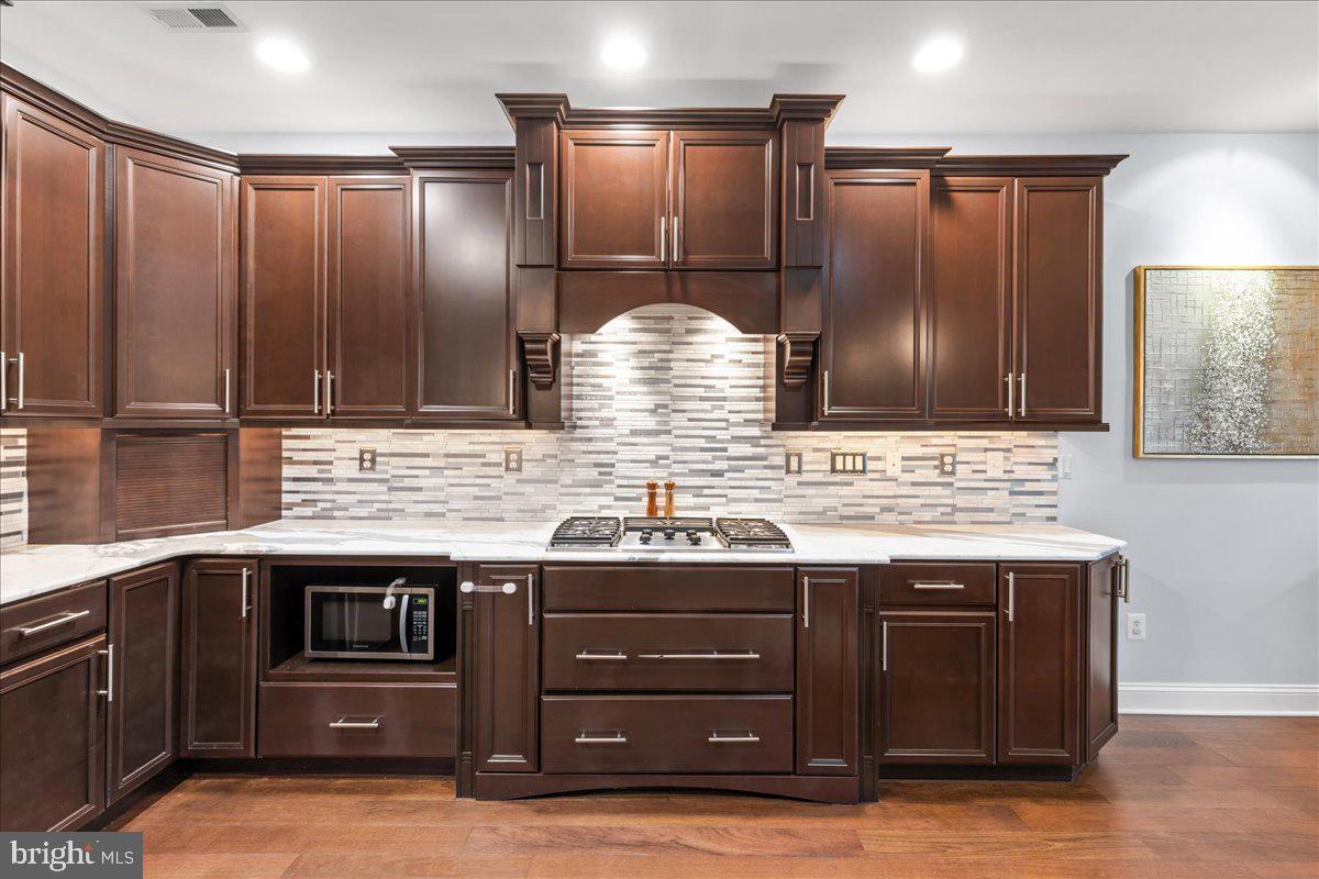 ST JAMES COURT - Residential