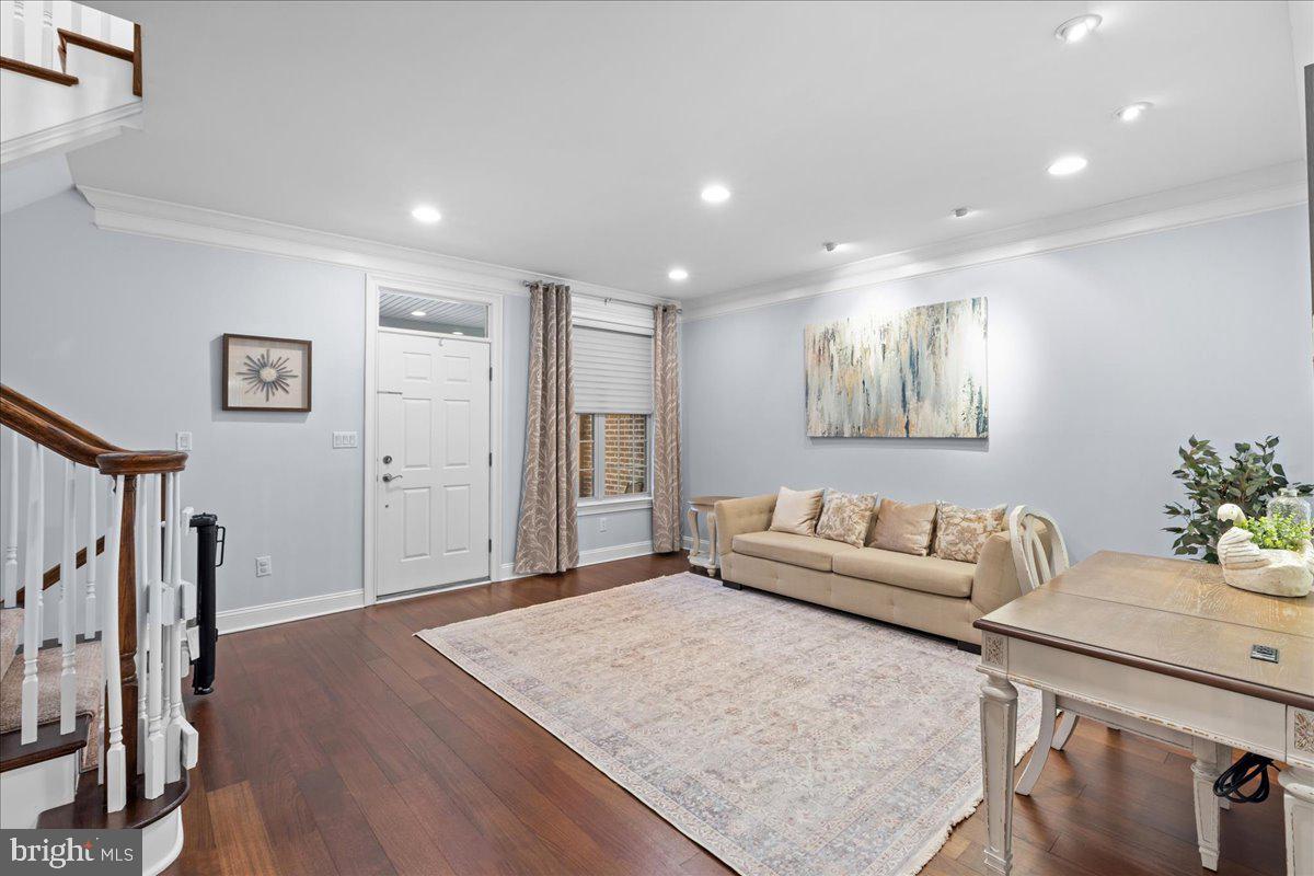 ST JAMES COURT - Residential