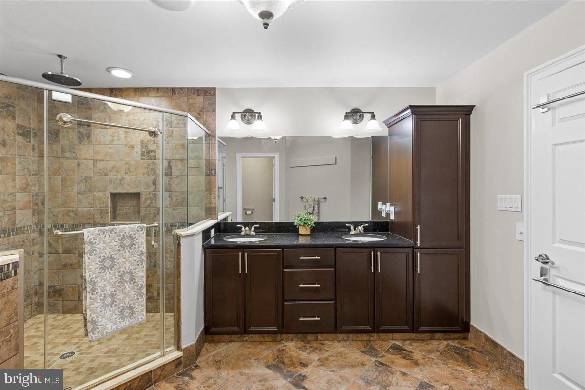 ST JAMES COURT - Residential