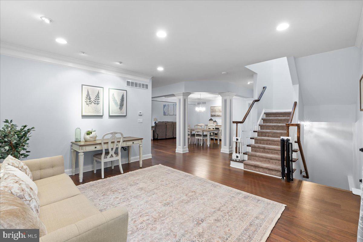 ST JAMES COURT - Residential