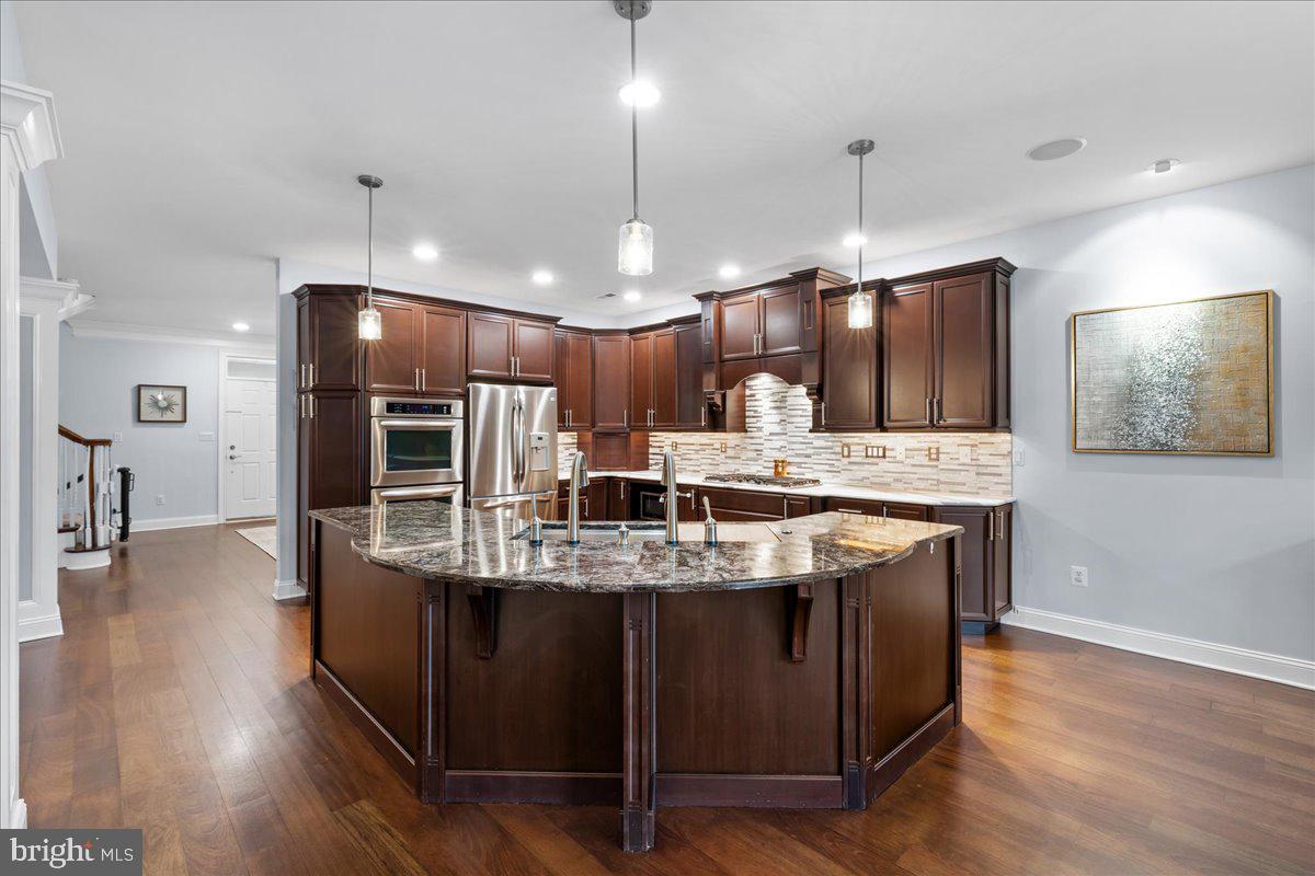 ST JAMES COURT - Residential