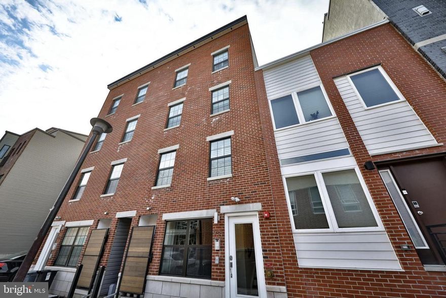 Three years young 3 bedroom, 3 full bath home located on a newly developed block! The home features a open floor plan with hardwood floors through out. Modern kitchen with granite counter tops, cherry kitchen cabinets, stainless steel appliances and gas stove. Updated designer bathroom with beautiful tiles. Washer/dryer is within the unit. Enjoy the spacious rear patio perfect for entertaining!! Walking distance to the Northern Liberties and Fishtown attractions.