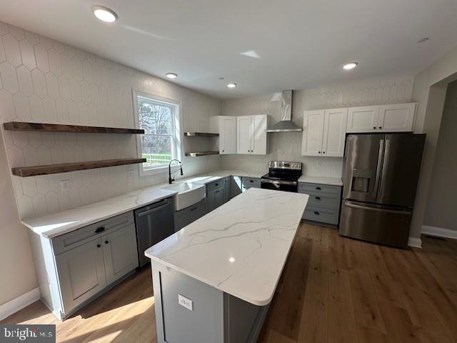 QUEEN ANNE COLONY - Residential