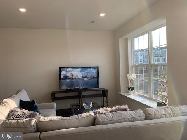 WHISPERING WOODS - Residential Lease