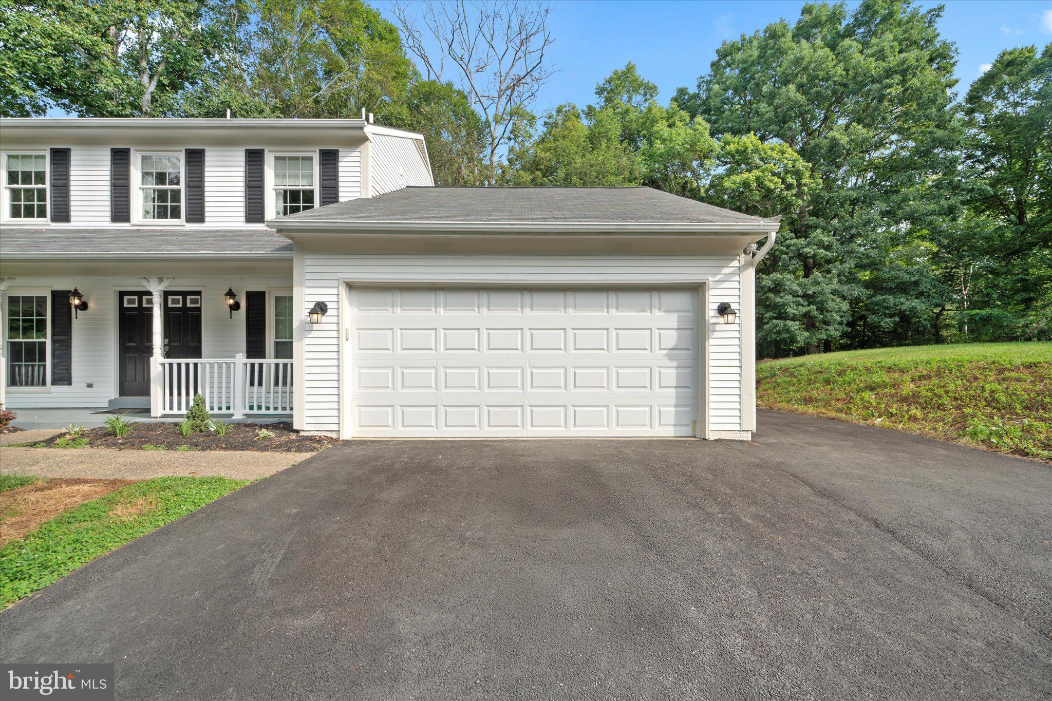 6112 HILLVIEW COURT