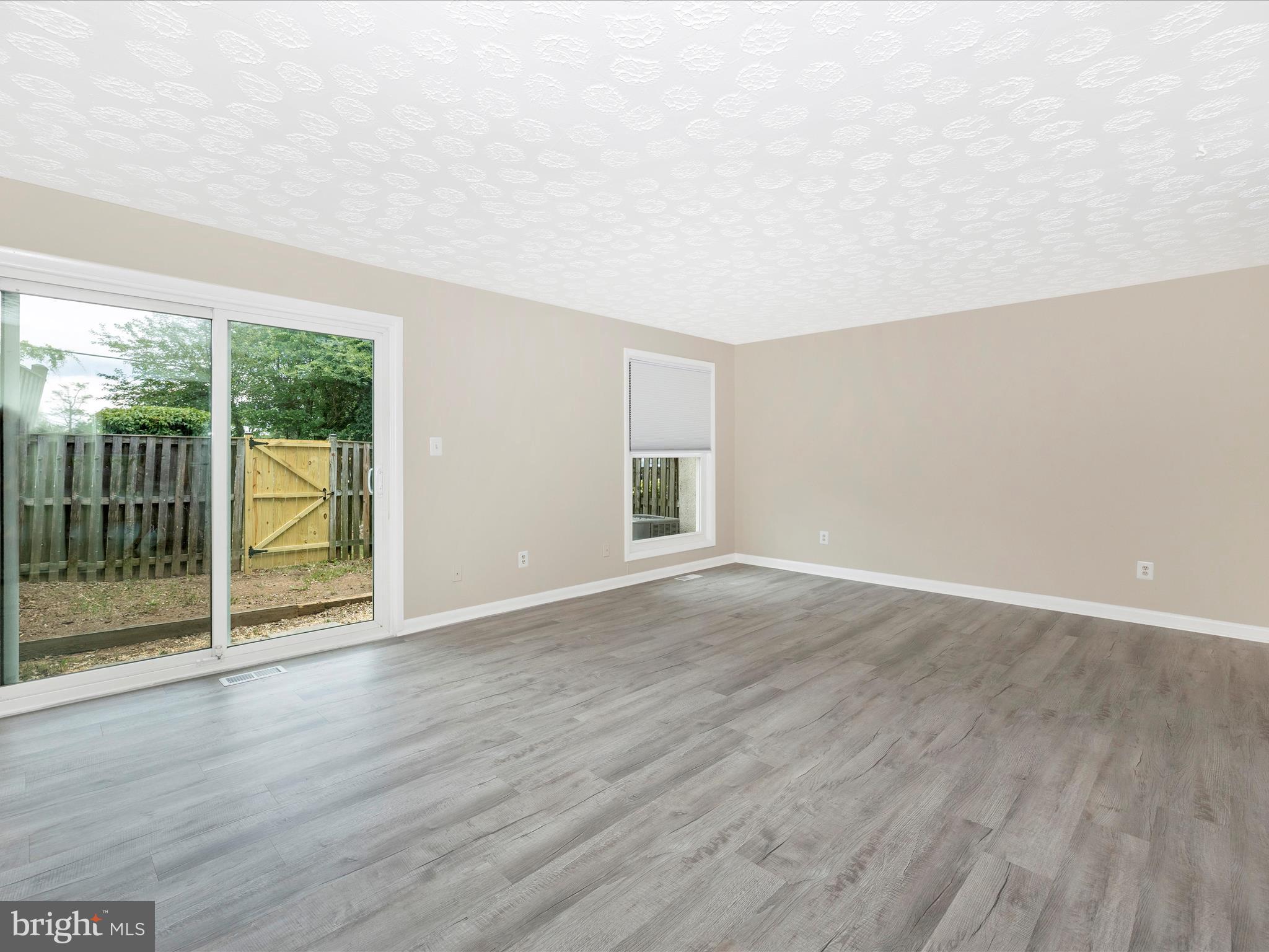 COUNTRY RD TOWNHOUSES - Residential