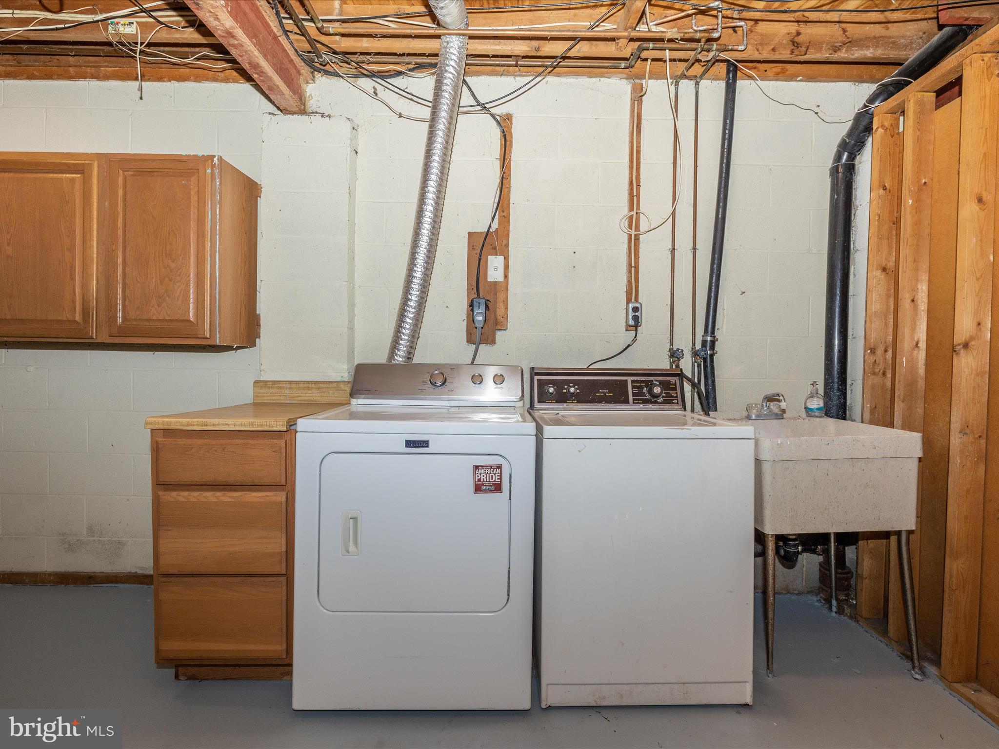 COUNTRY RD TOWNHOUSES - Residential