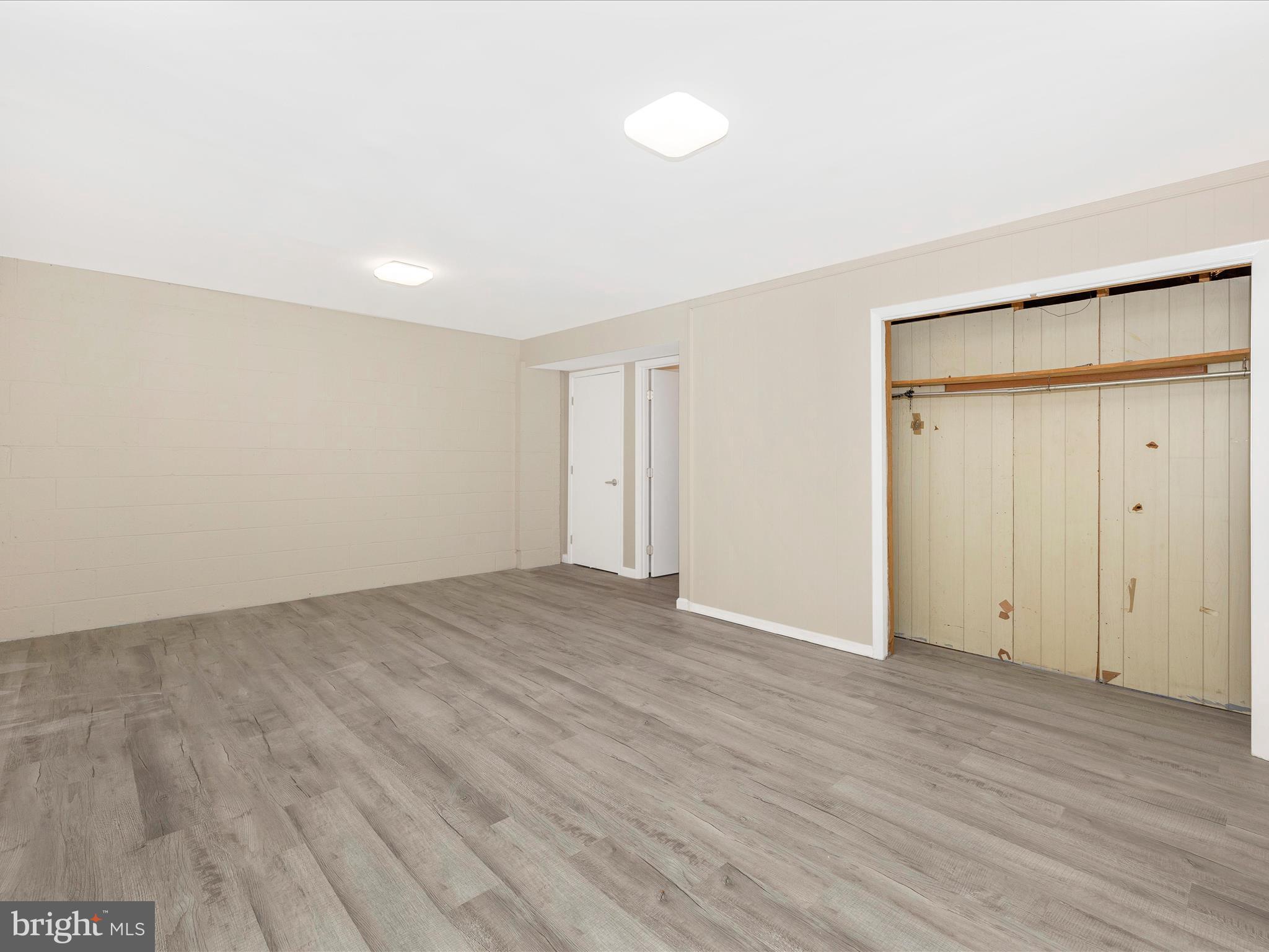 COUNTRY RD TOWNHOUSES - Residential