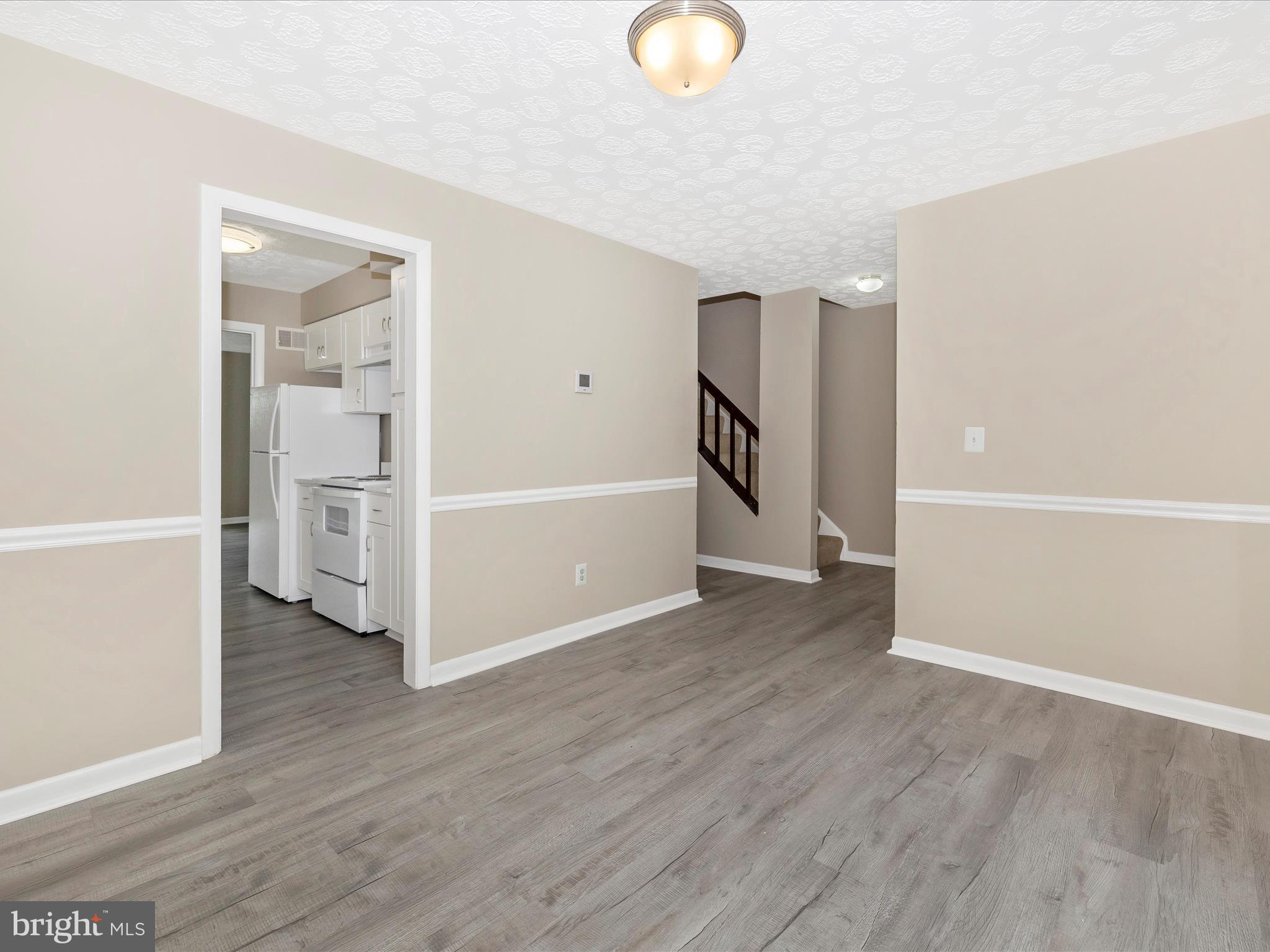 COUNTRY RD TOWNHOUSES - Residential