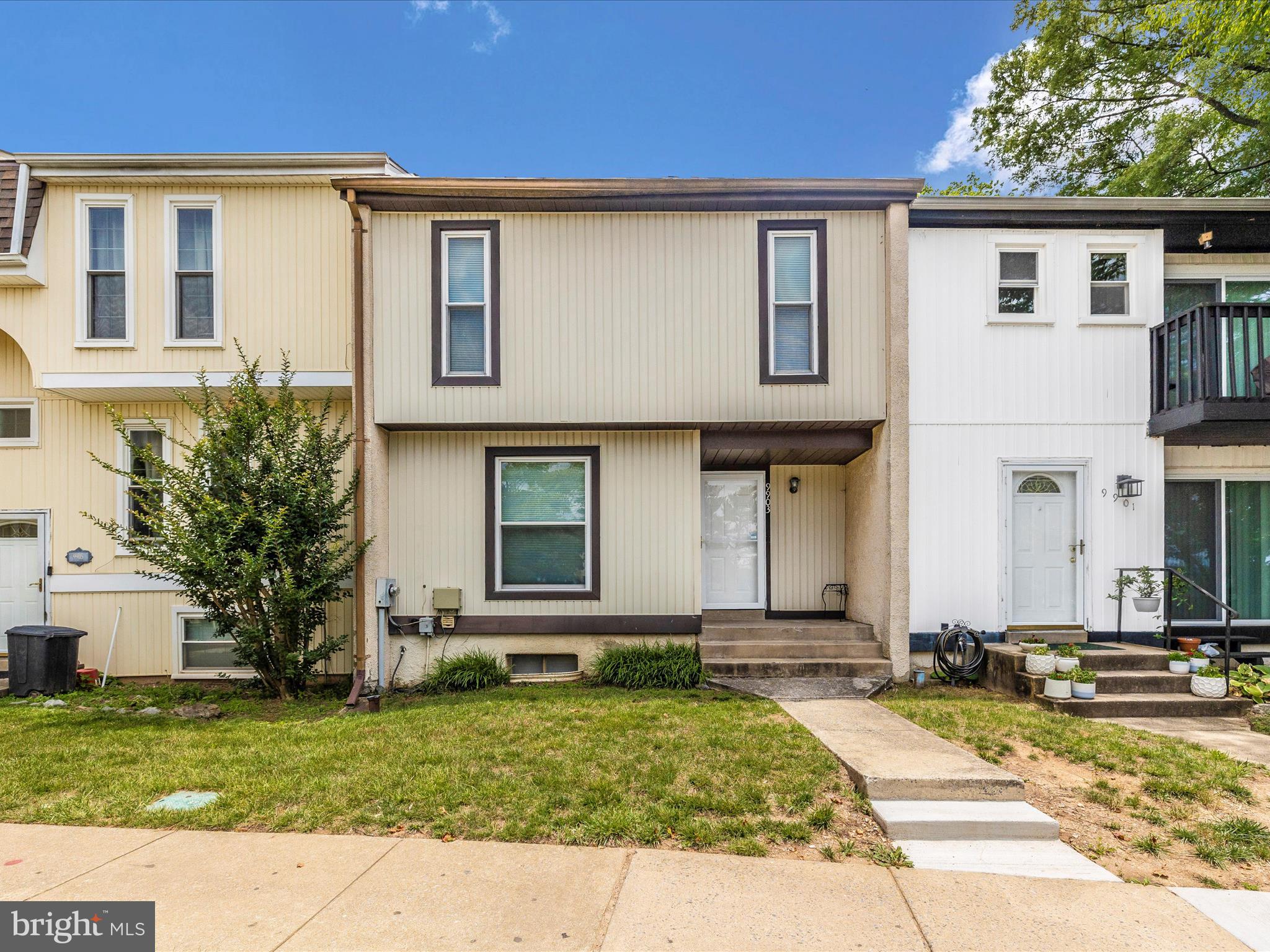 COUNTRY RD TOWNHOUSES - Residential