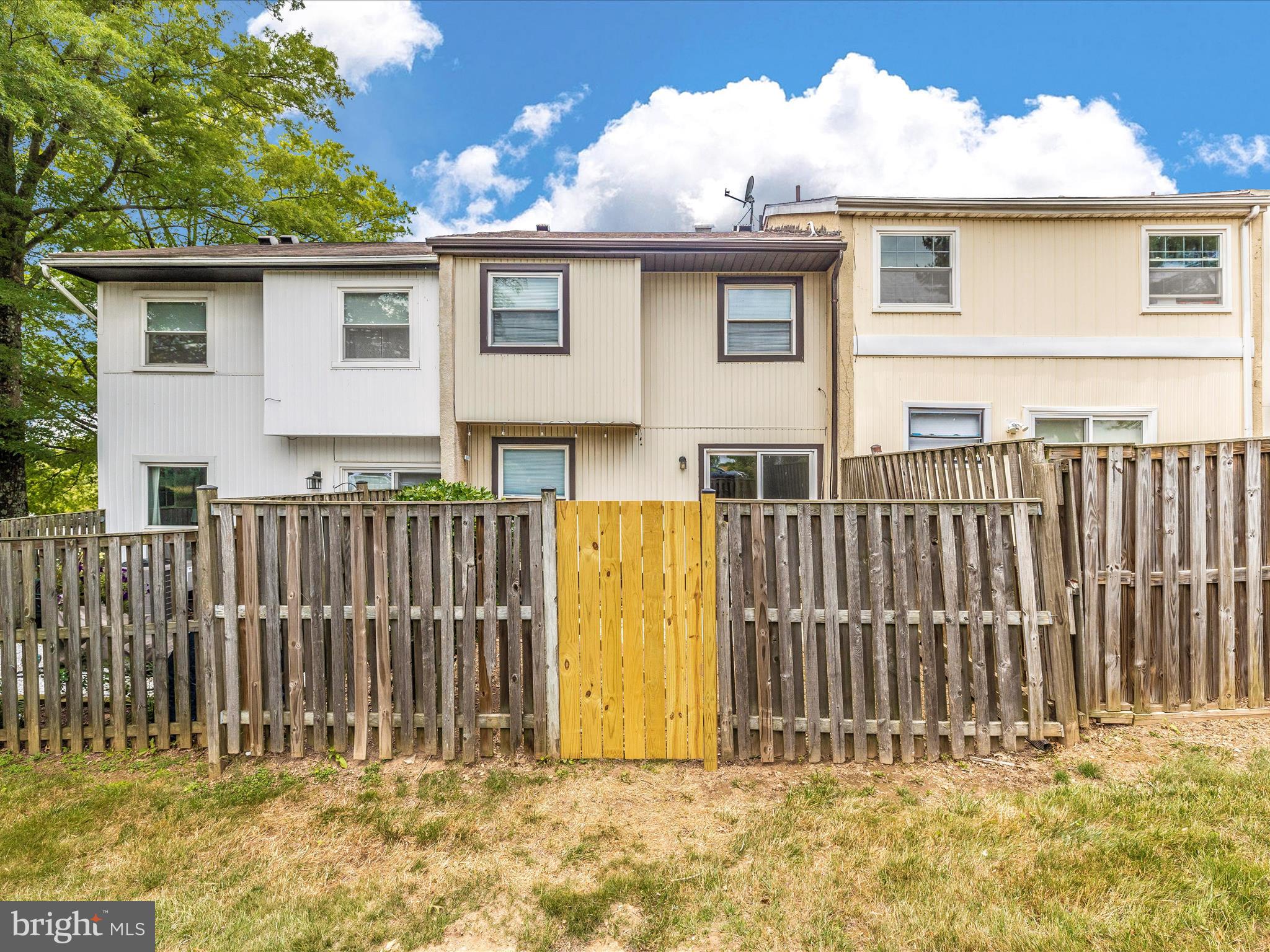 COUNTRY RD TOWNHOUSES - Residential