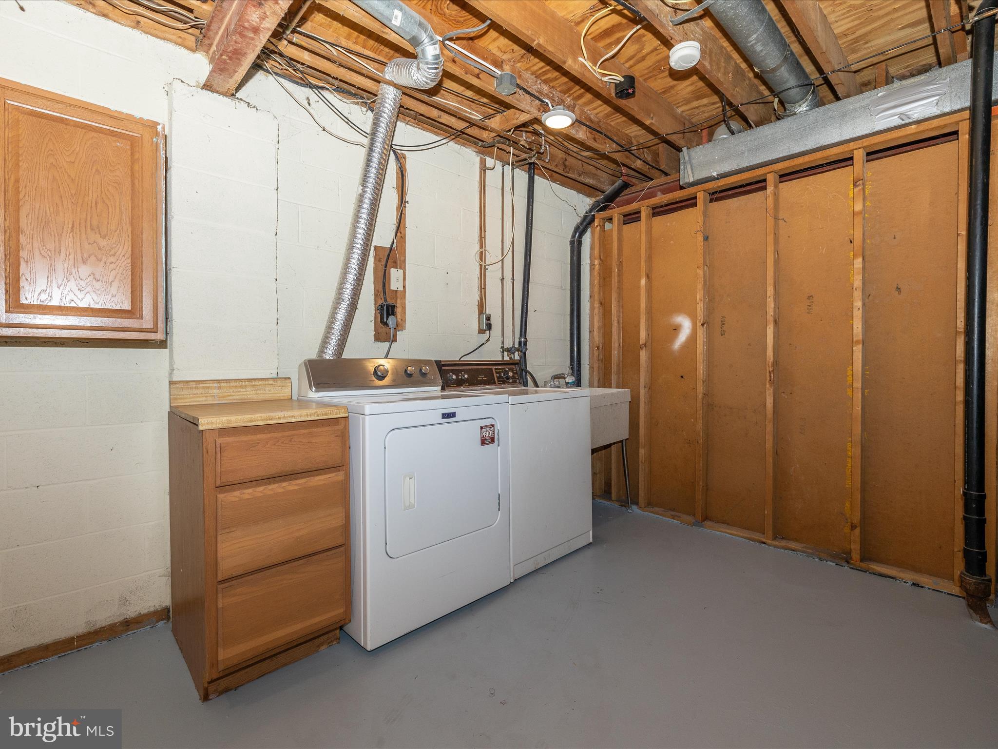 COUNTRY RD TOWNHOUSES - Residential