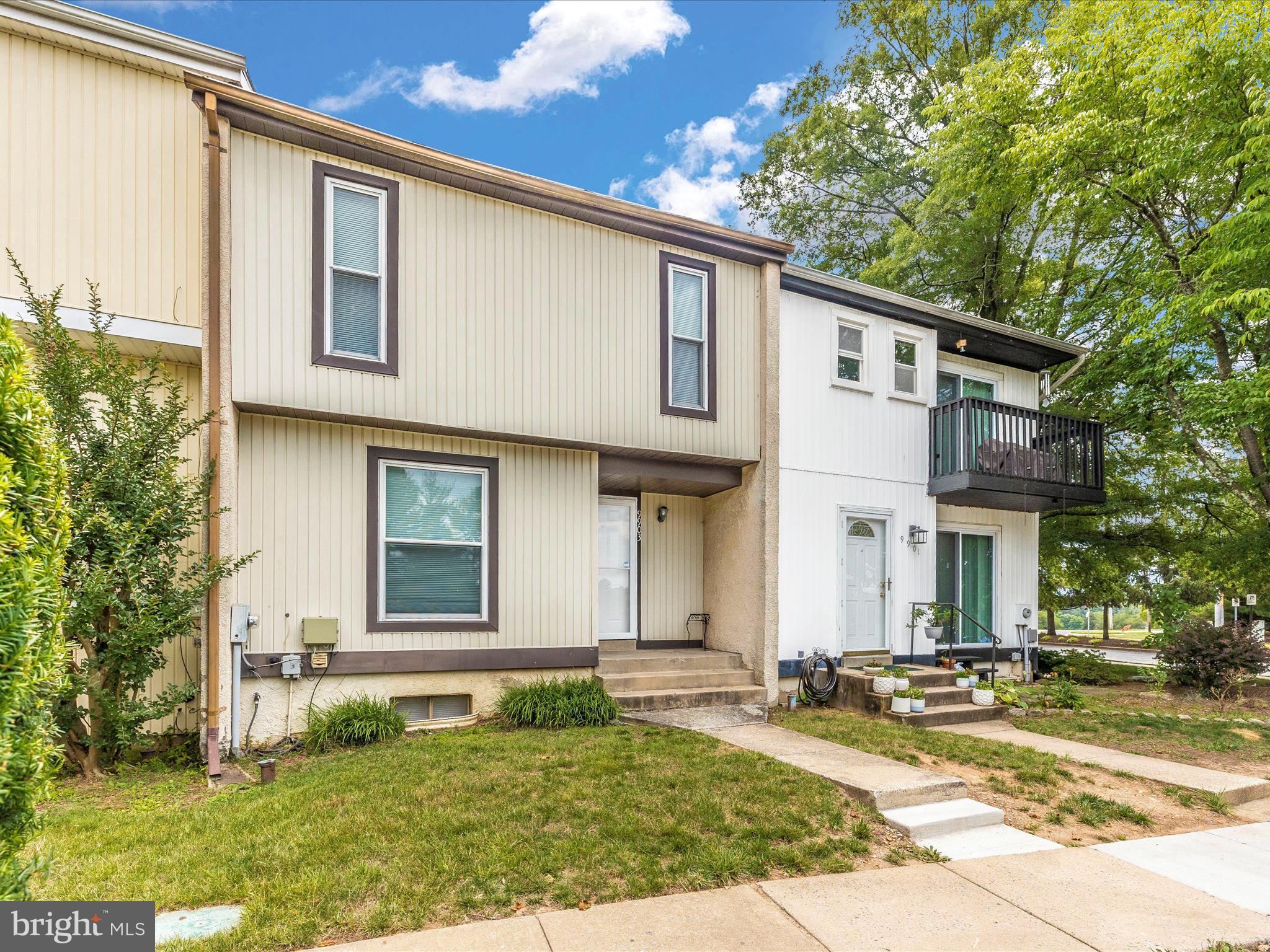 COUNTRY RD TOWNHOUSES - Residential