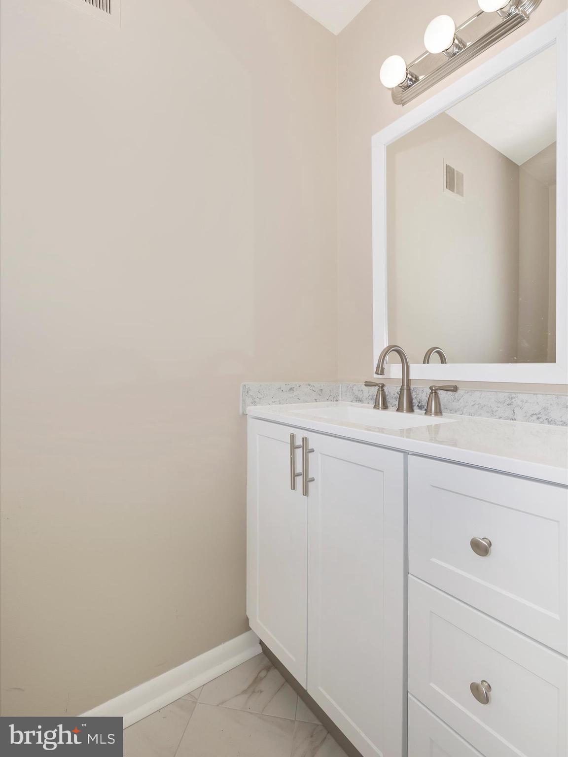 COUNTRY RD TOWNHOUSES - Residential