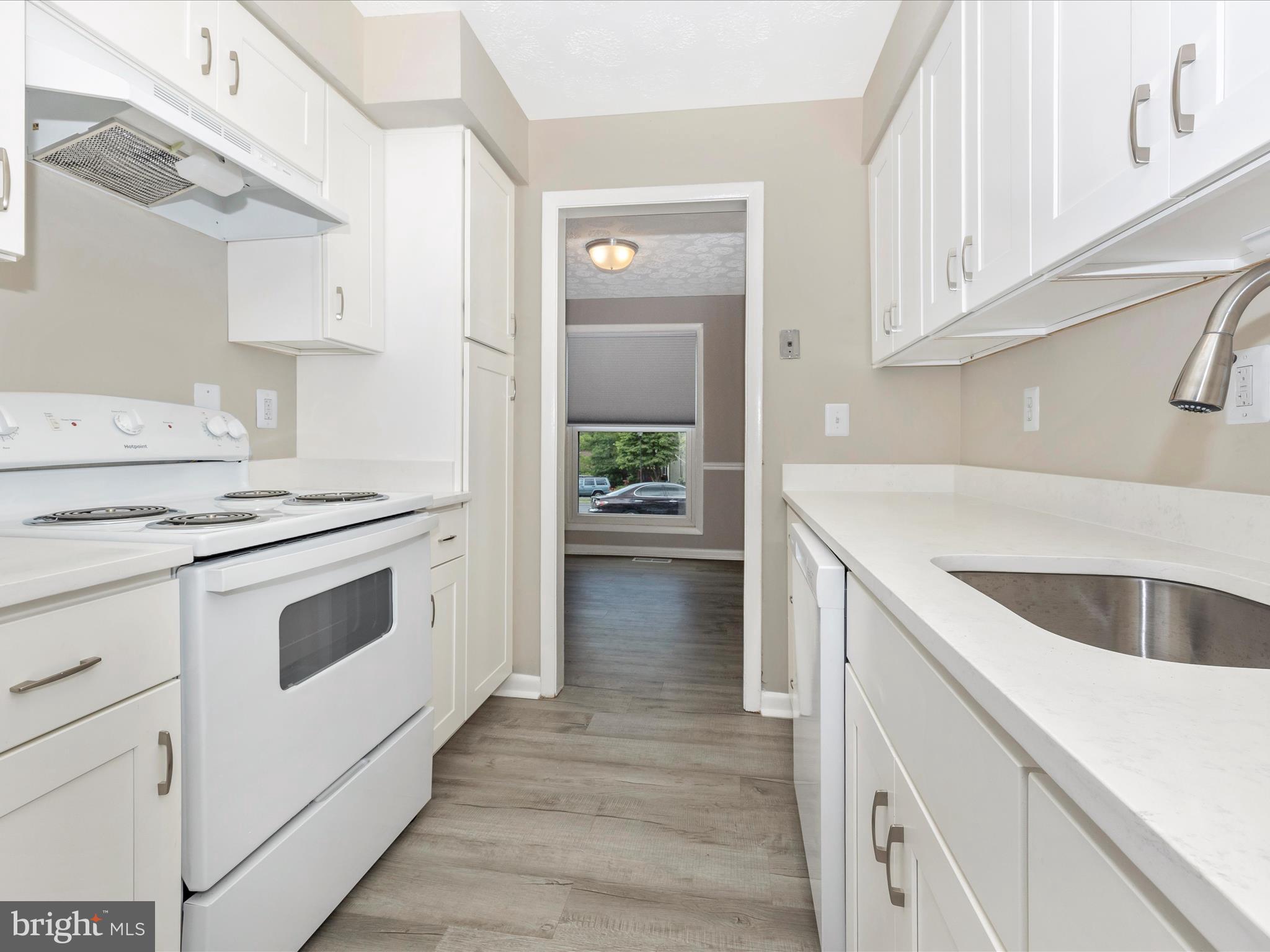 COUNTRY RD TOWNHOUSES - Residential