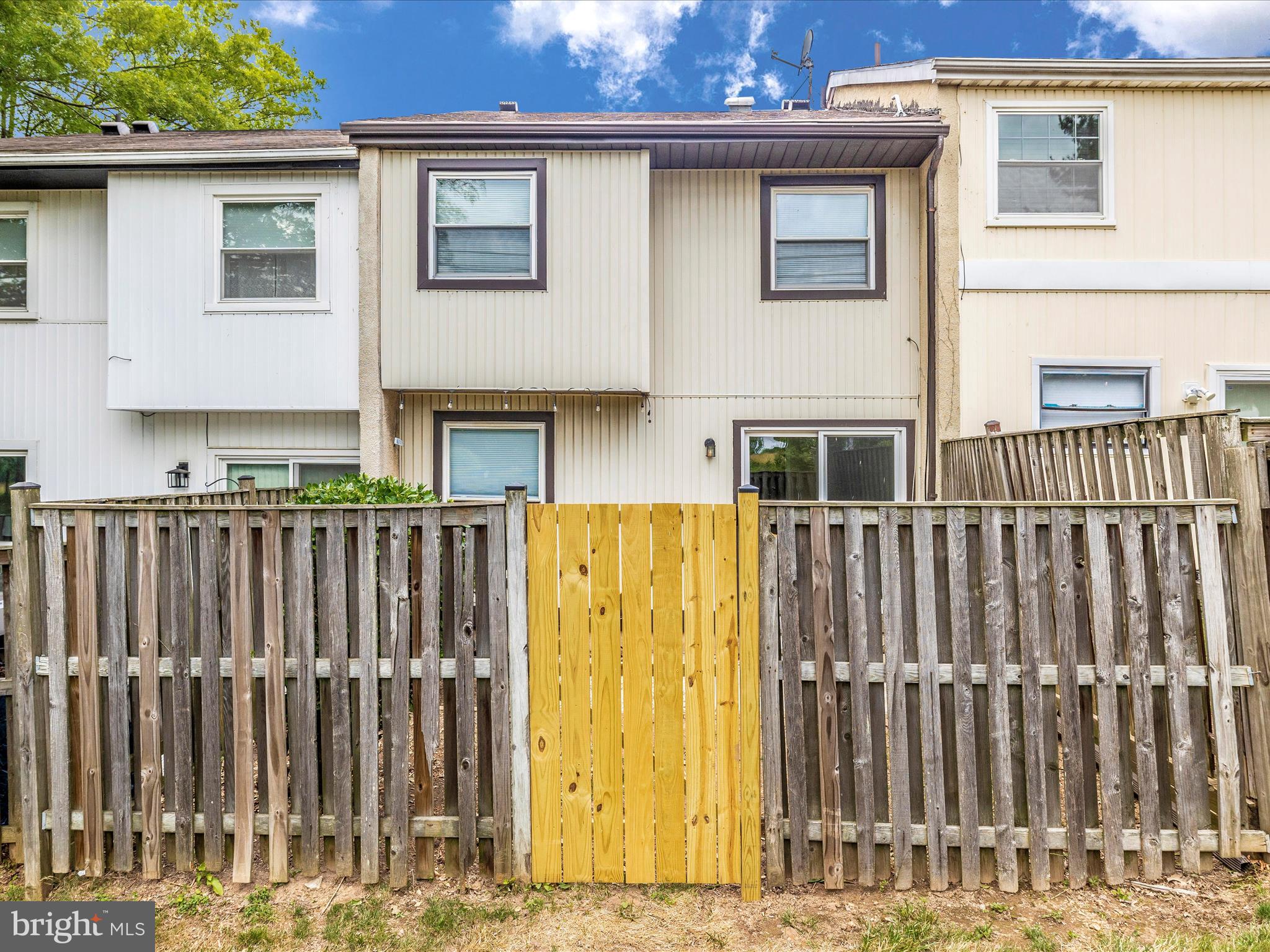 COUNTRY RD TOWNHOUSES - Residential