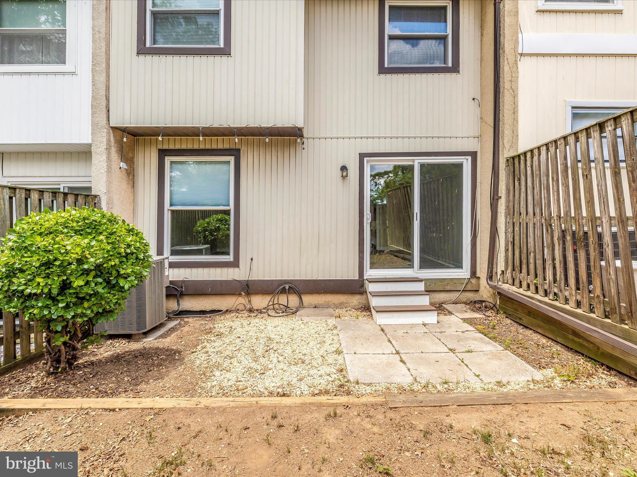COUNTRY RD TOWNHOUSES - Residential
