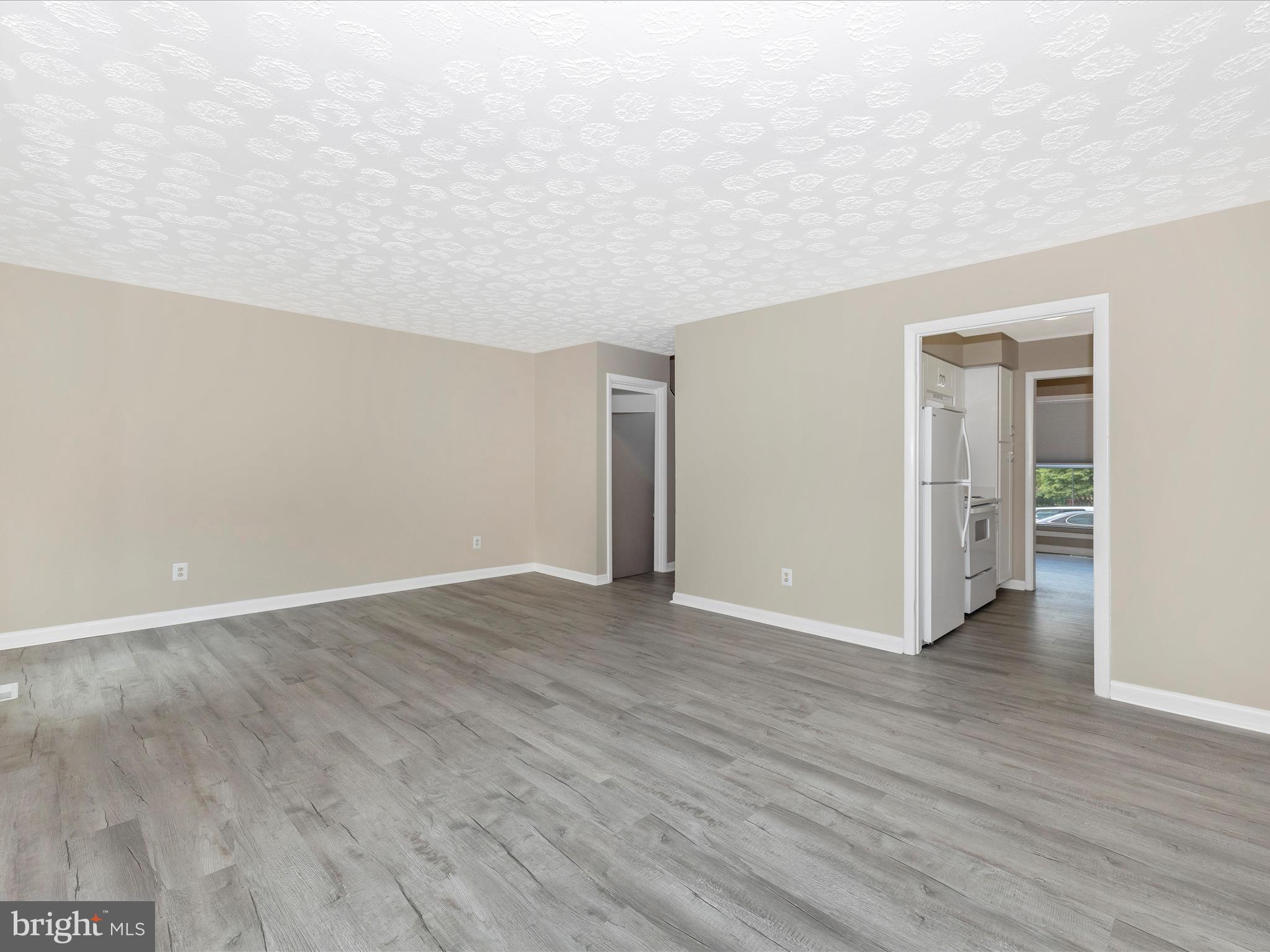 COUNTRY RD TOWNHOUSES - Residential