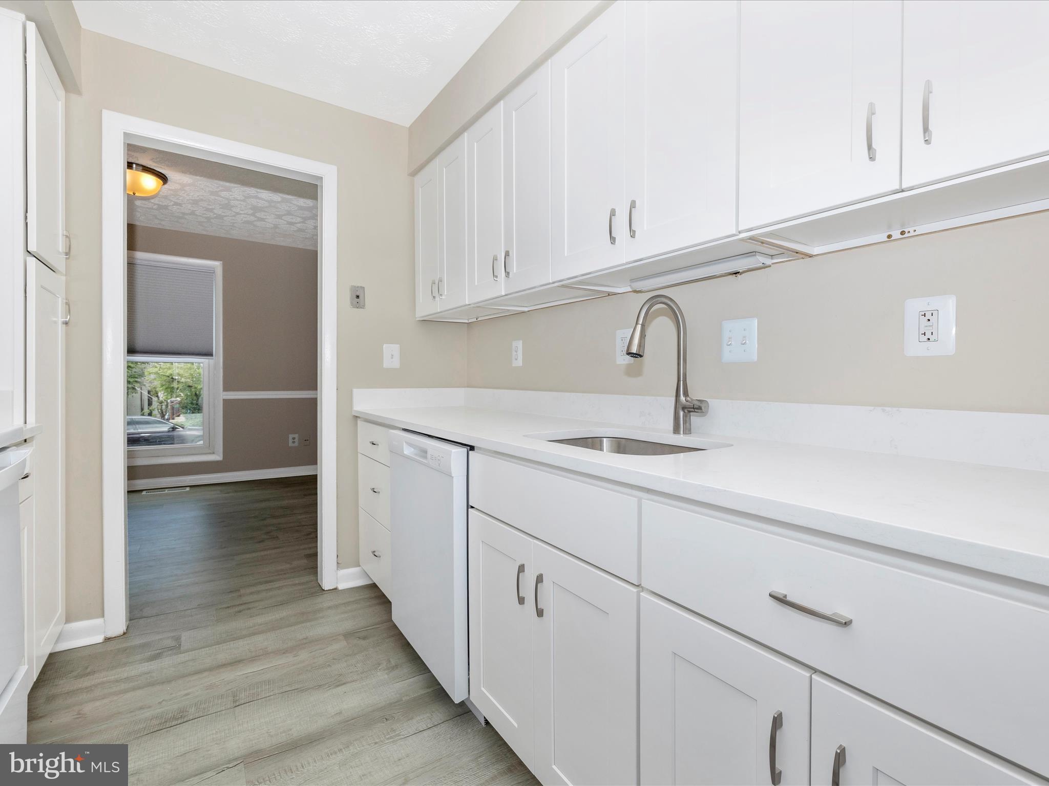 COUNTRY RD TOWNHOUSES - Residential