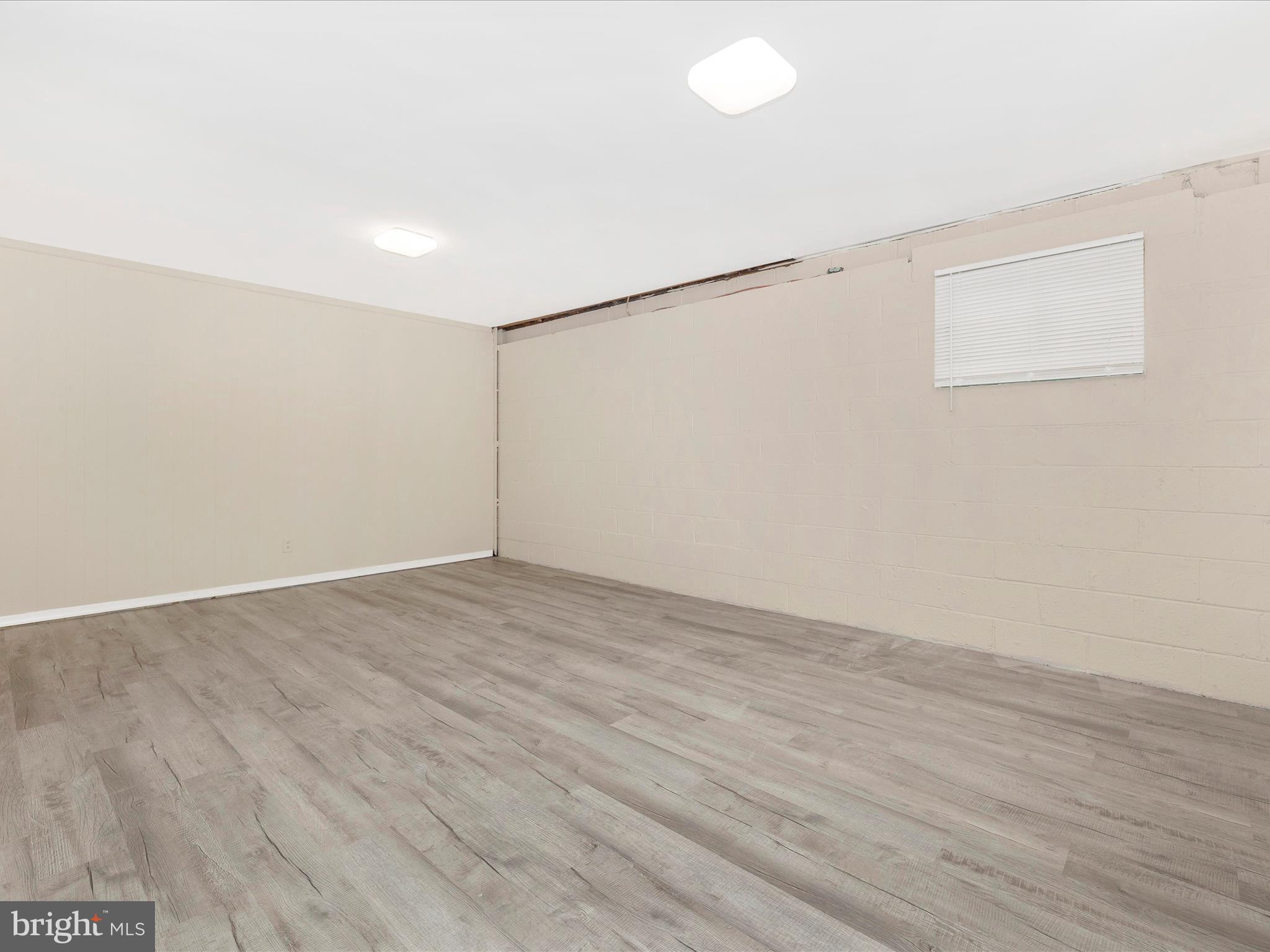 COUNTRY RD TOWNHOUSES - Residential