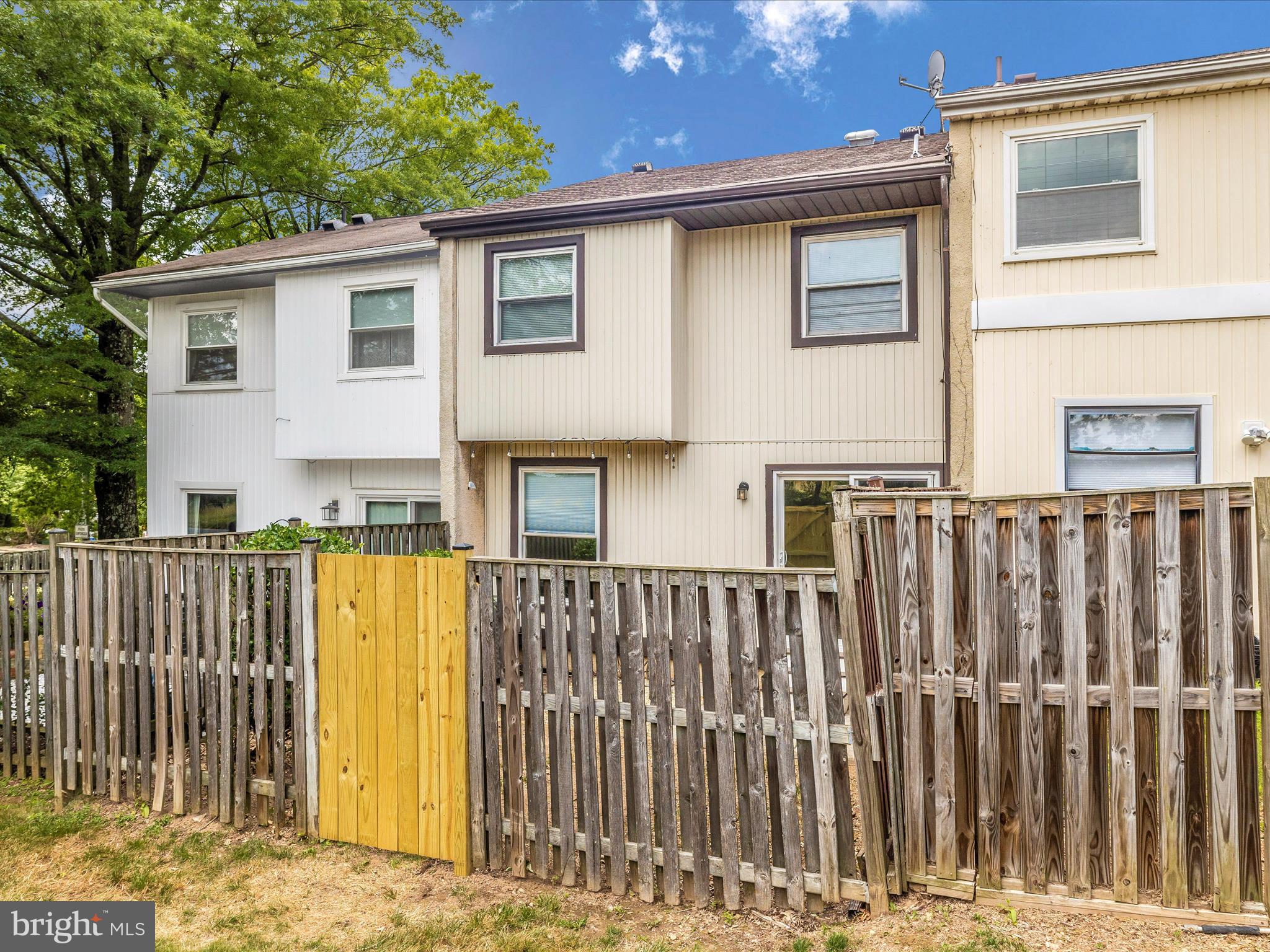 COUNTRY RD TOWNHOUSES - Residential