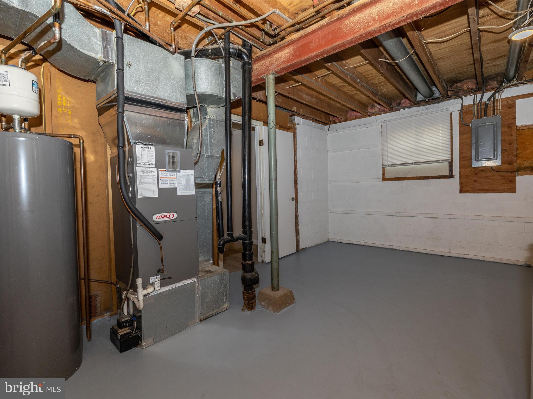 COUNTRY RD TOWNHOUSES - Residential