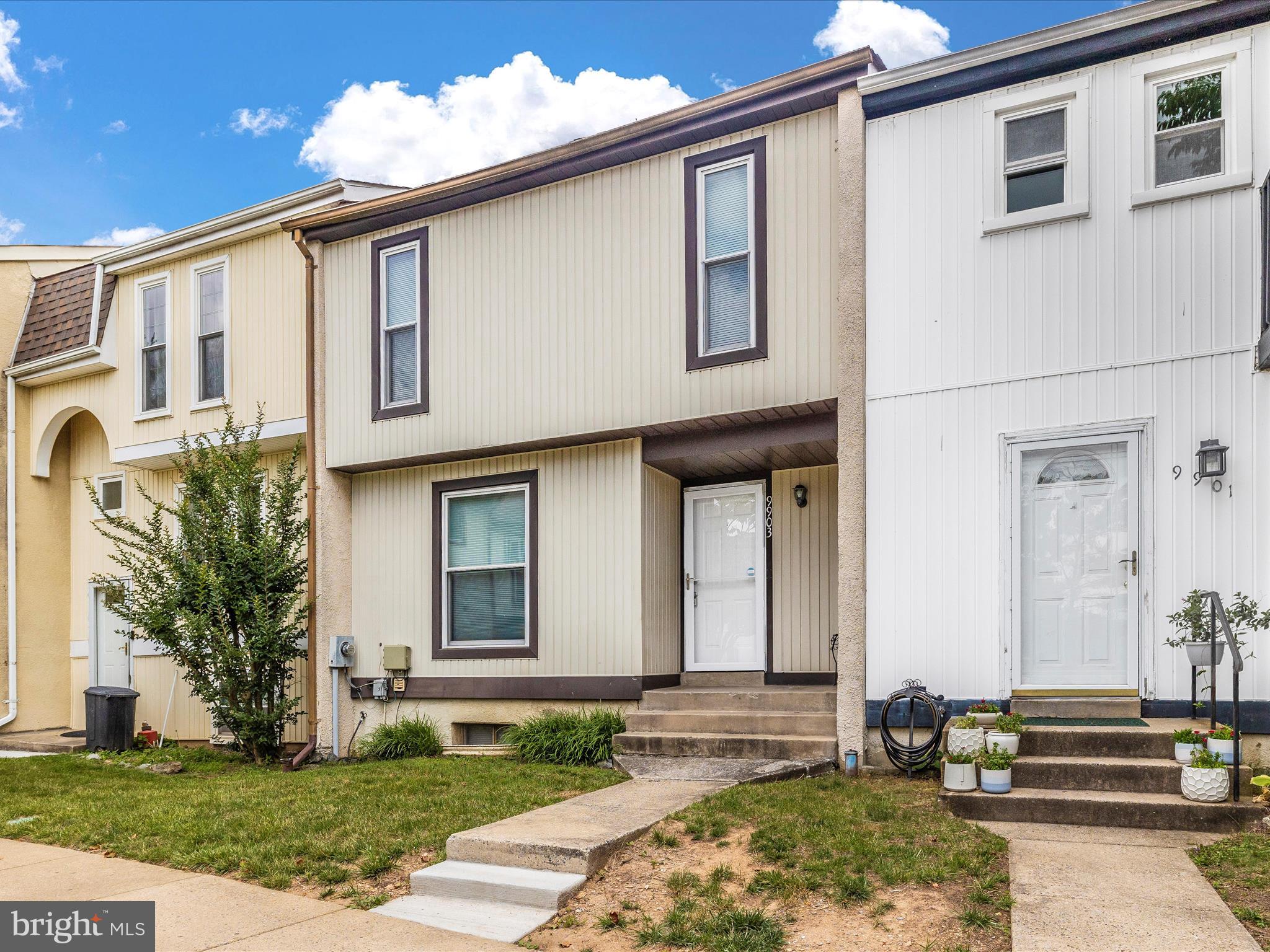 COUNTRY RD TOWNHOUSES - Residential