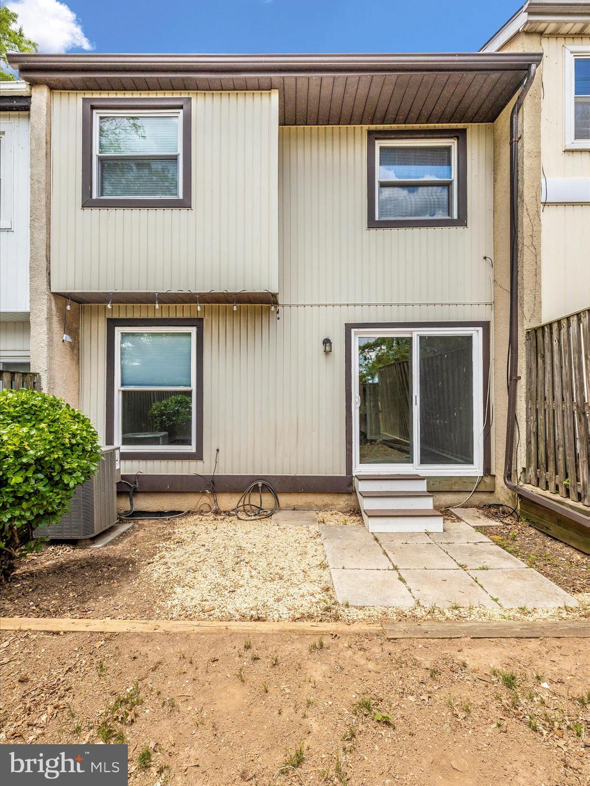 COUNTRY RD TOWNHOUSES - Residential