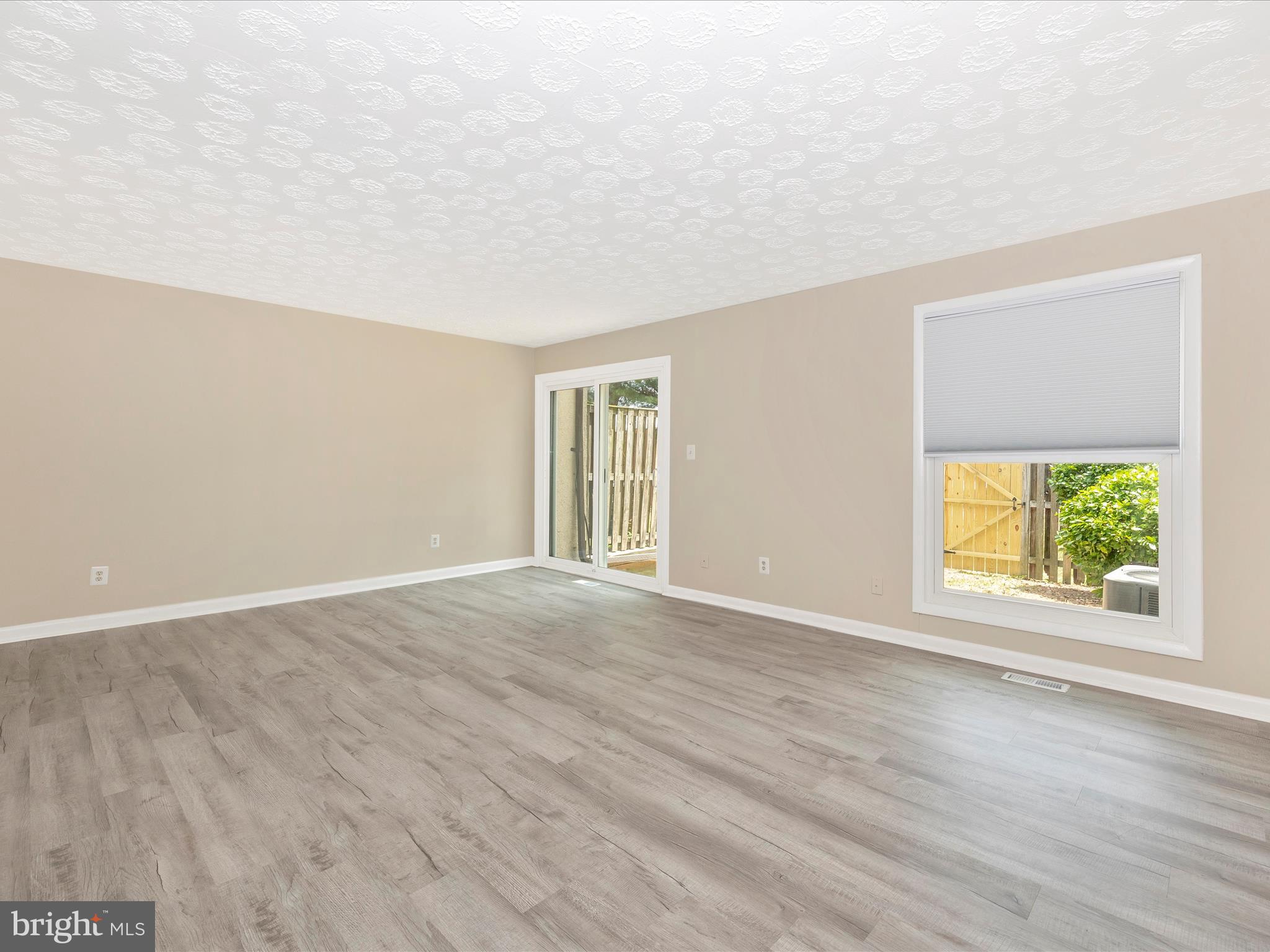 COUNTRY RD TOWNHOUSES - Residential