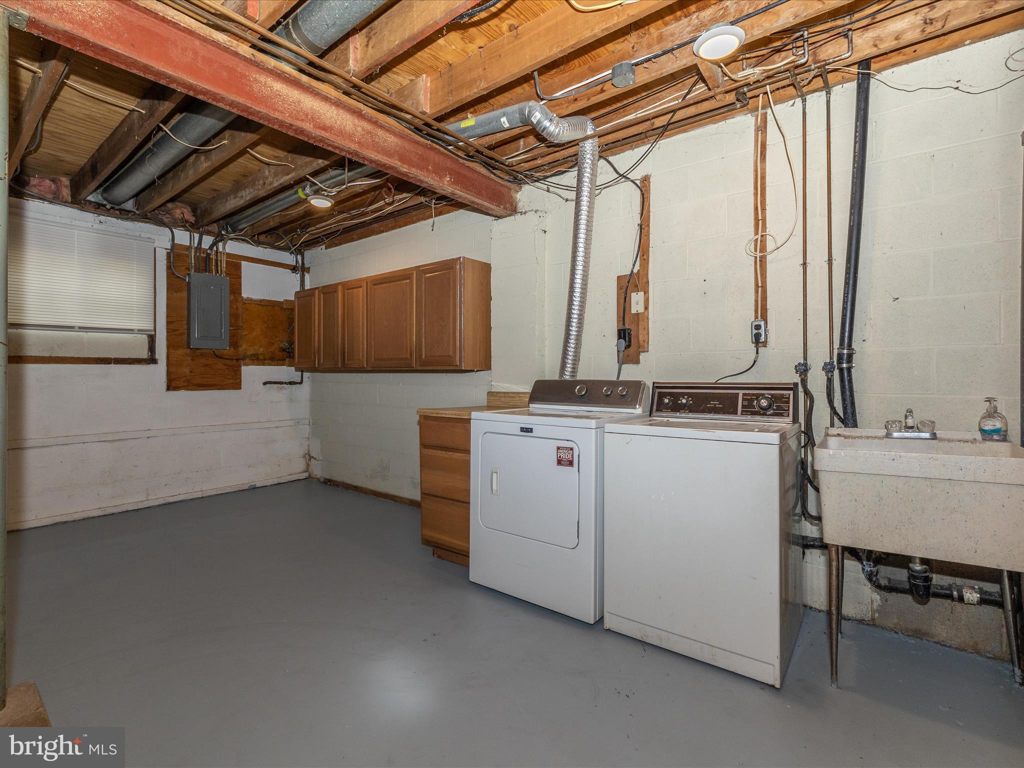 COUNTRY RD TOWNHOUSES - Residential