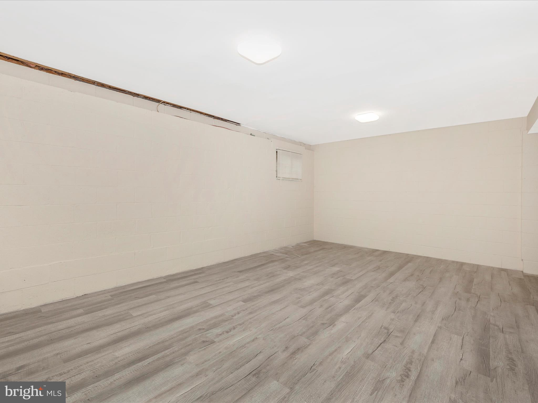 COUNTRY RD TOWNHOUSES - Residential