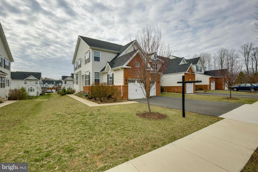 Immaculate 4BR/3.5BA end-unit Stunning Gourmet Kit w/breakfast room, upgraded cabinetry, granite, SS appl. including a wall oven, built-in microwave, gas Kitchen Aid cooktop & a stylish range hood Elegant Formal Liv Room & separate Din Room Fam Room w/gas FP Spacious MBR w/a walk-in closet Lux MBA w/corner tub & upgraded ceramic tiles Finished walk-out bsmnt, rec room,full bath & wet bar rough in