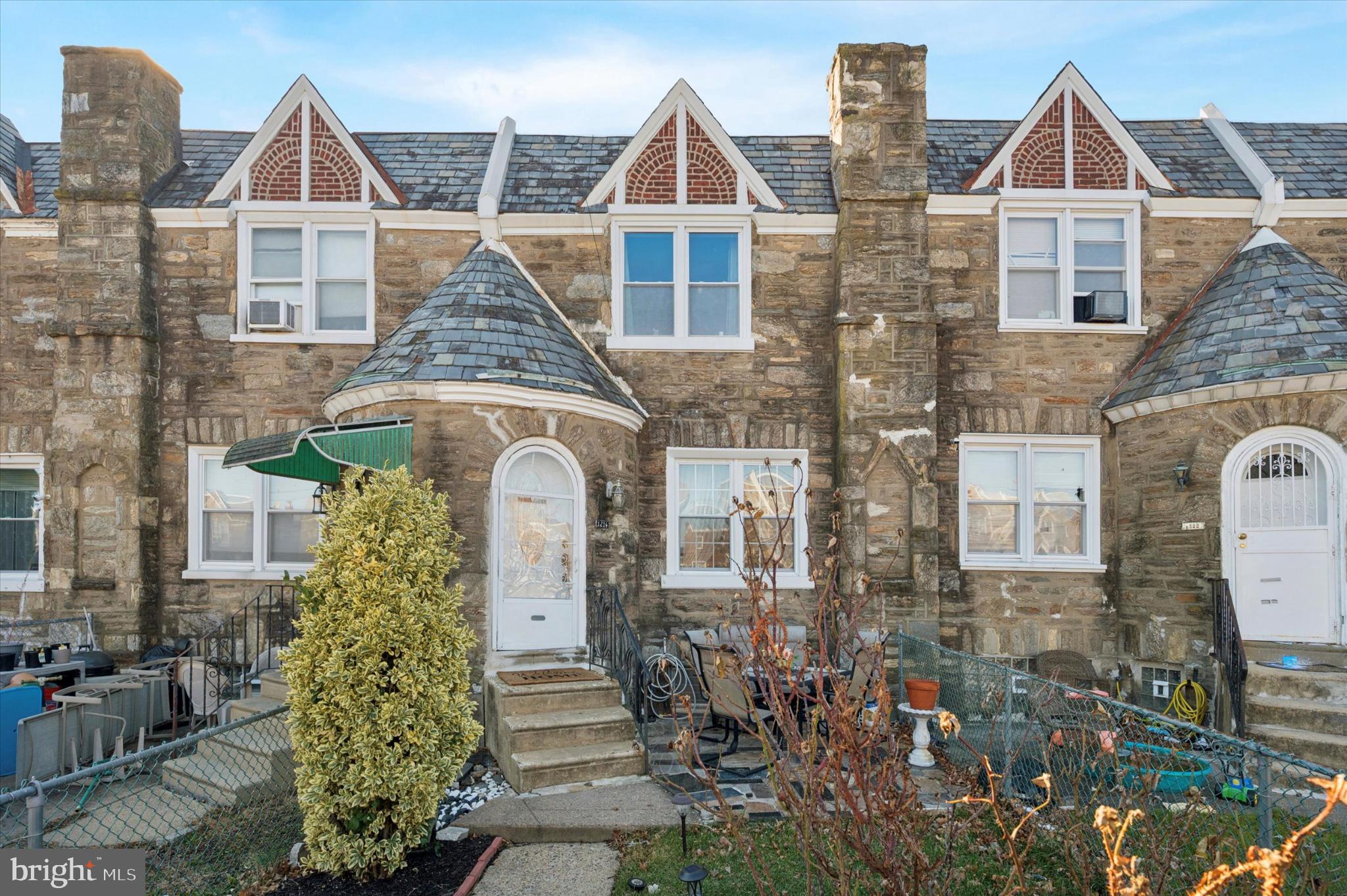 OXFORD CIRCLE - Residential