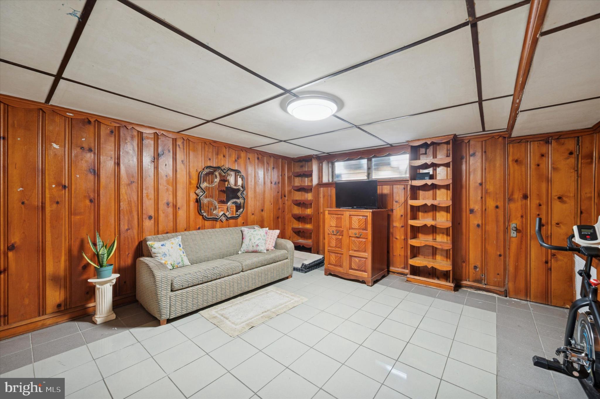 OXFORD CIRCLE - Residential