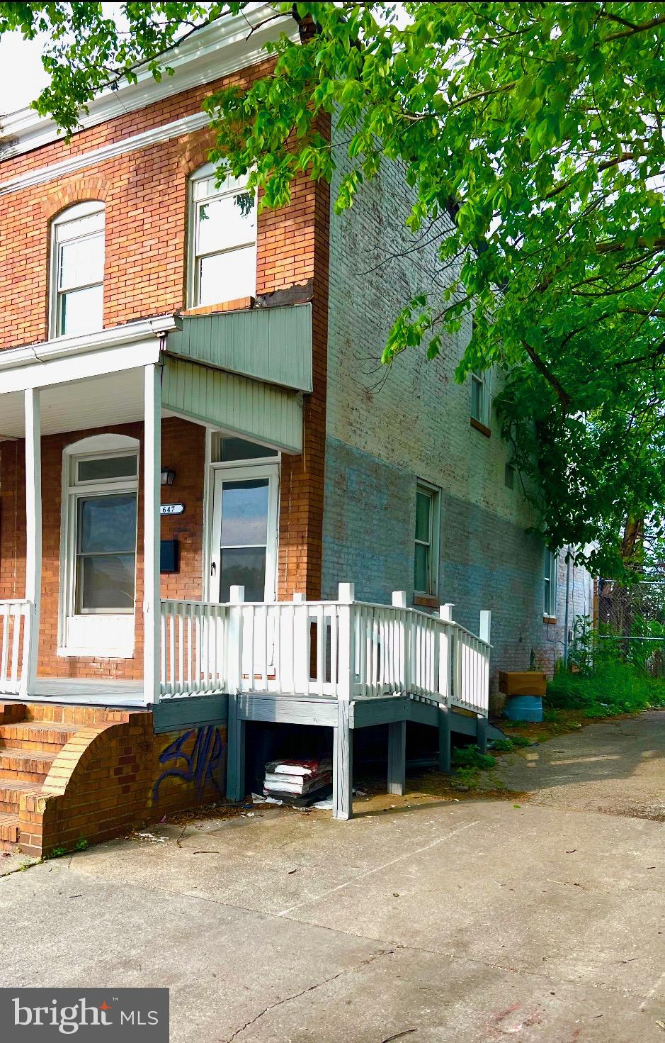 647 S PULASKI STREET