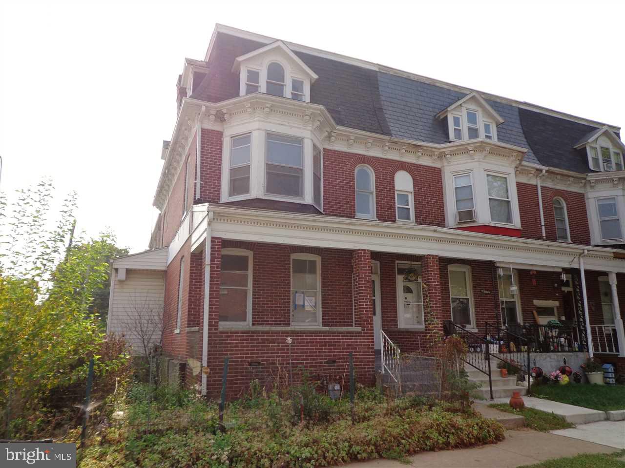 This 2 unit property in the Avenues neighborhood features a newer hot water heater, updated electric & a detached 2 car garage!