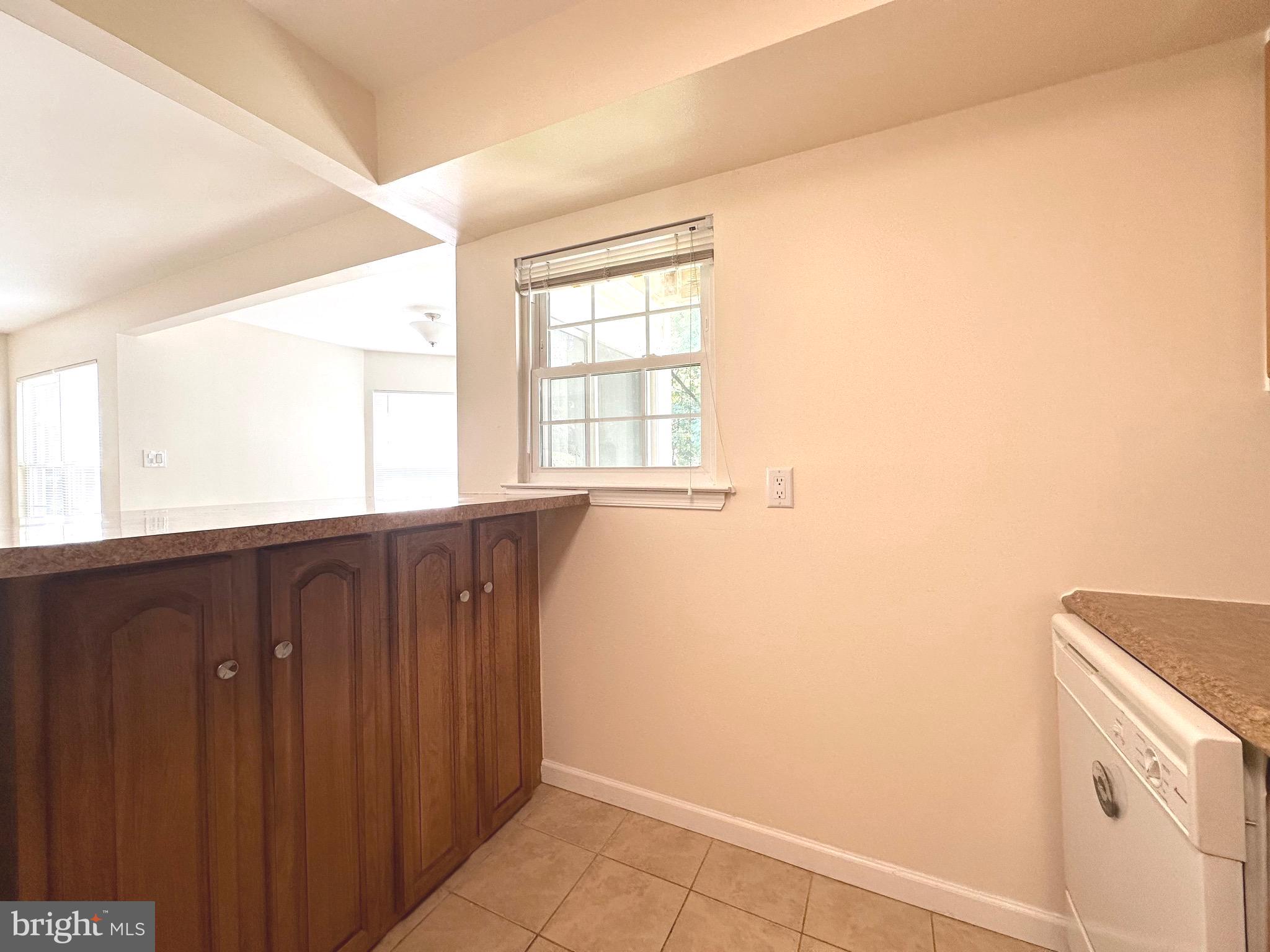 VILLAGE SHIRES - Residential Lease