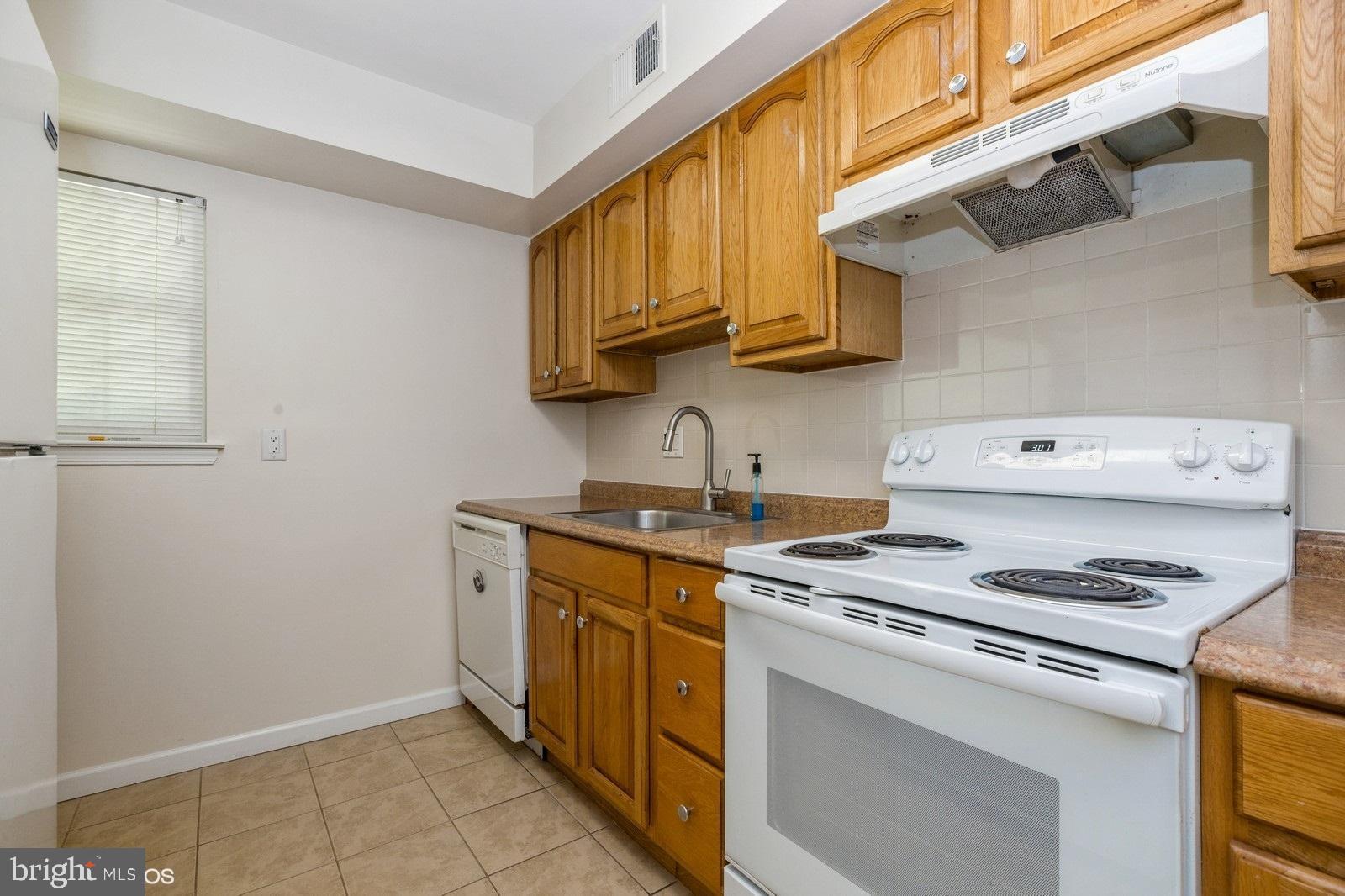 VILLAGE SHIRES - Residential Lease