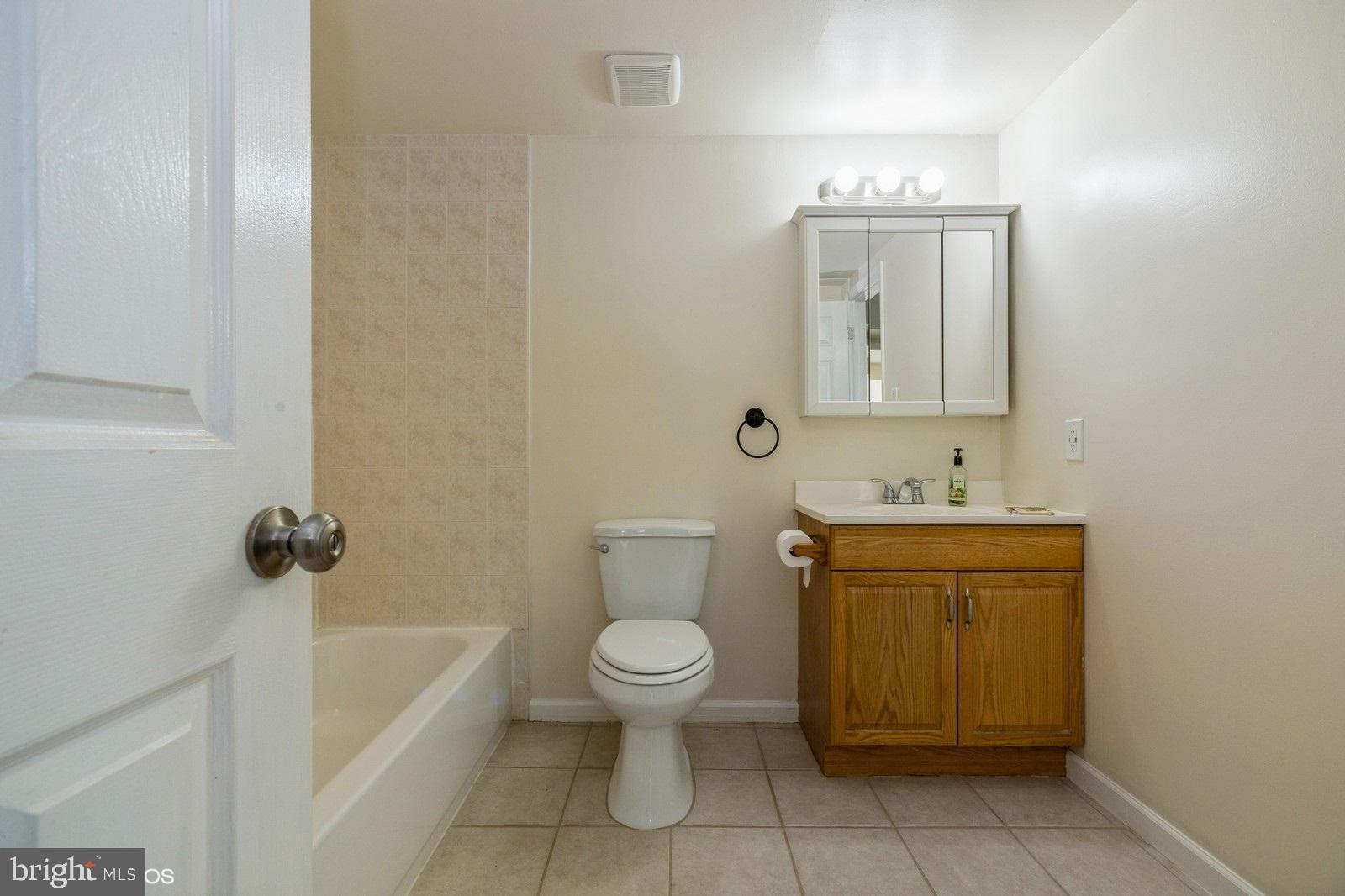 VILLAGE SHIRES - Residential Lease